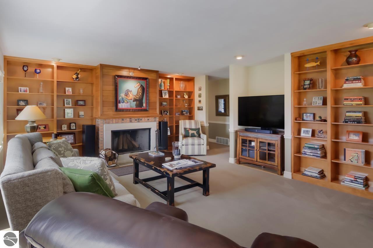 8589 Underwood Ridge