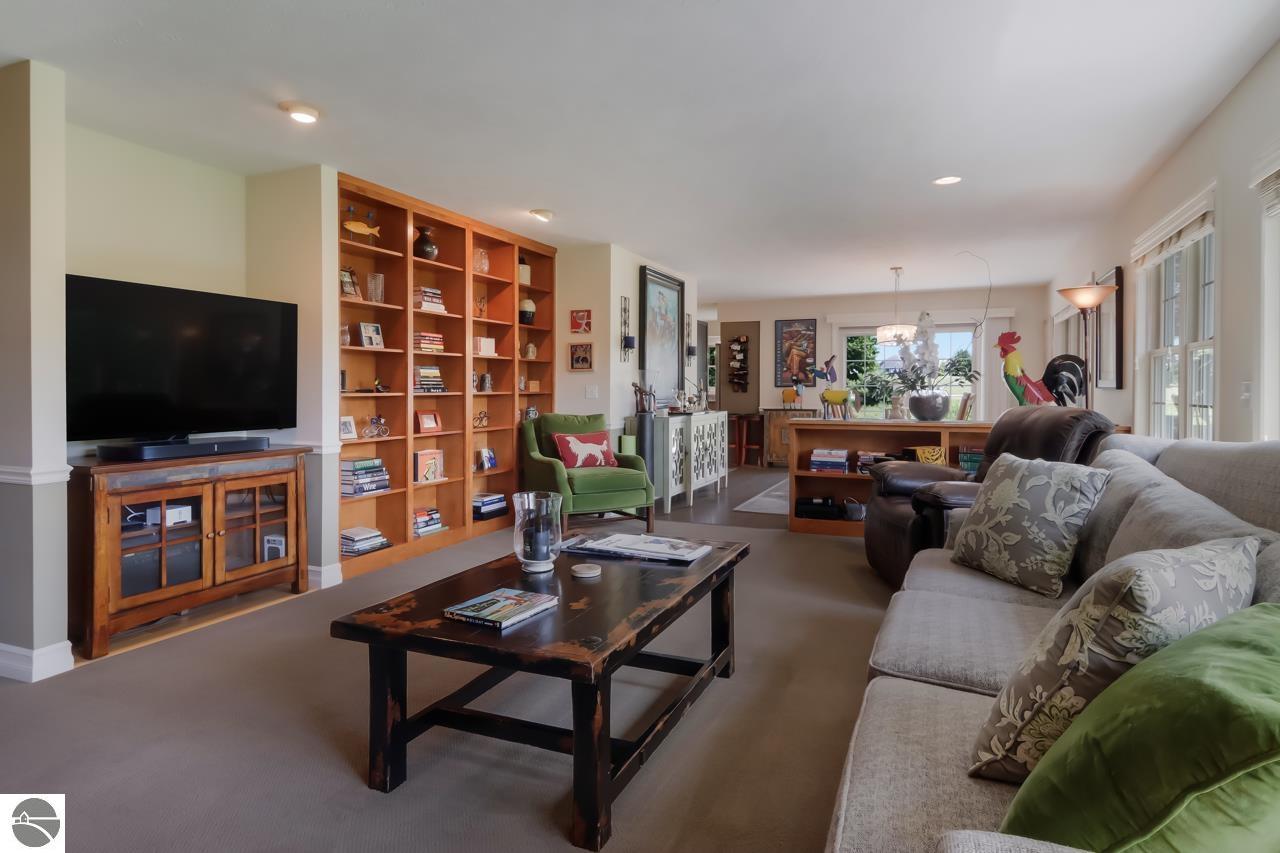8589 Underwood Ridge