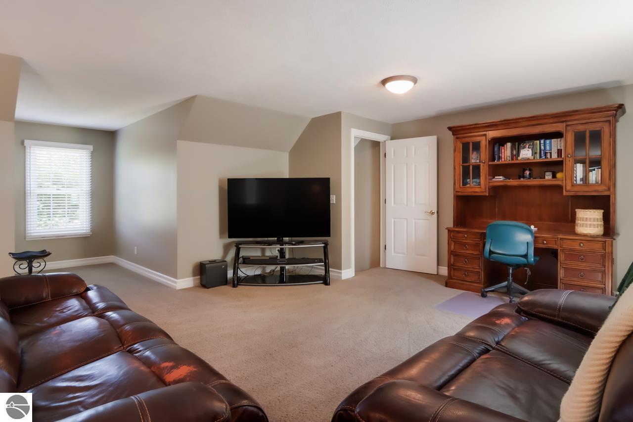 8589 Underwood Ridge