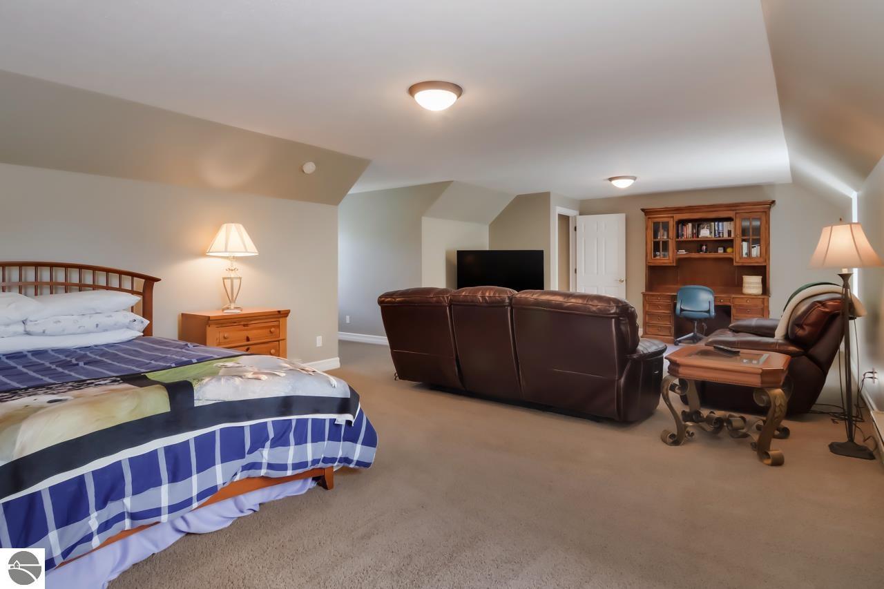 8589 Underwood Ridge