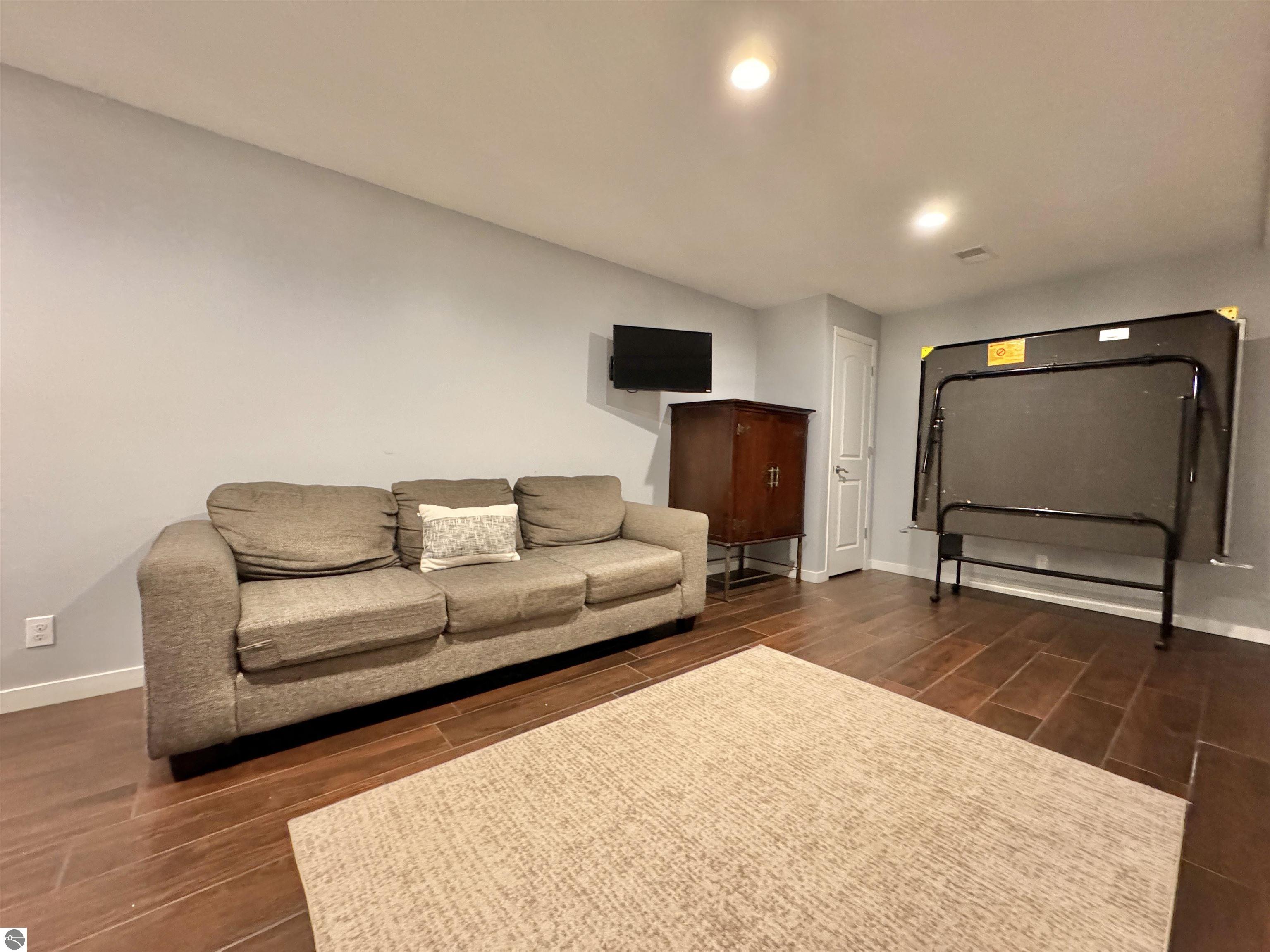 4905 Westchester Commons