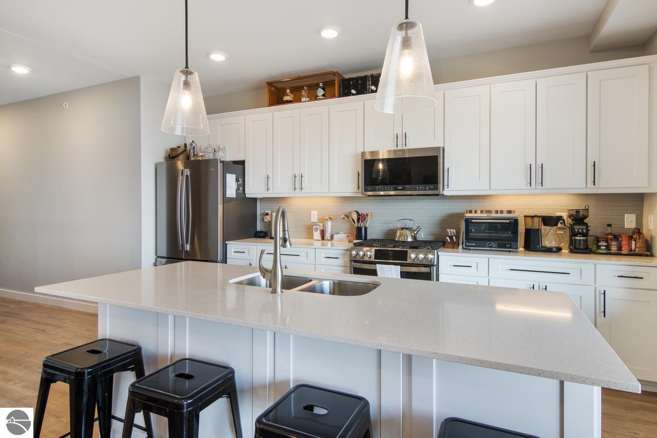 225 E Seventeenth Street # B Unit: 2 - B