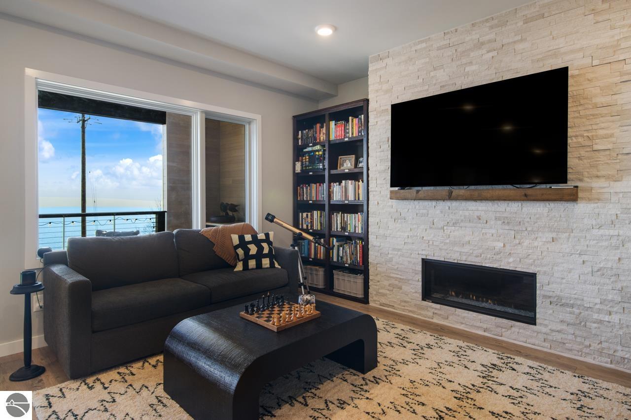 225 E Seventeenth Street # B Unit: 2 - B