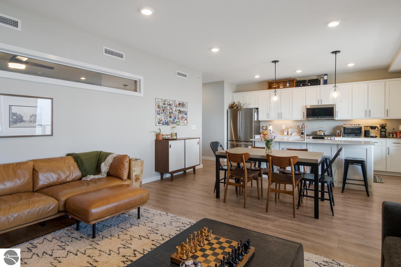 225 E Seventeenth Street # B Unit: 2 - B