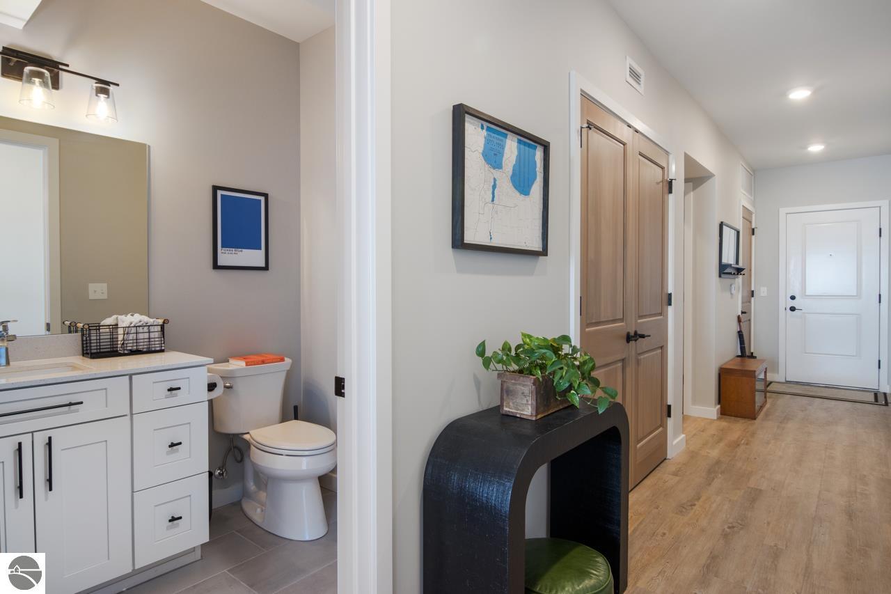 225 E Seventeenth Street # B Unit: 2 - B