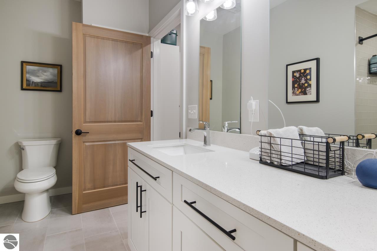 225 E Seventeenth Street # B Unit: 2 - B