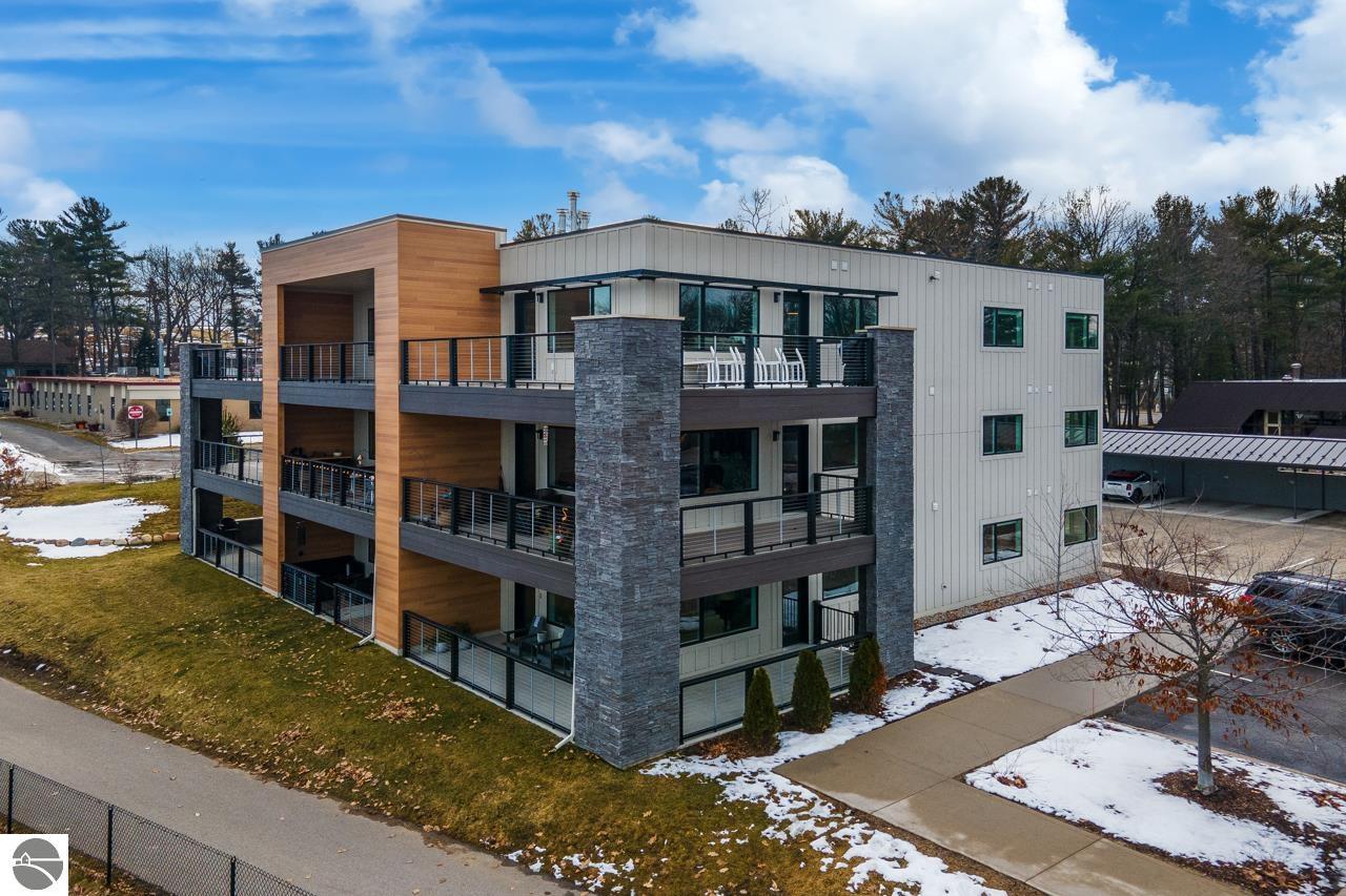 225 E Seventeenth Street # B Unit: 2 - B