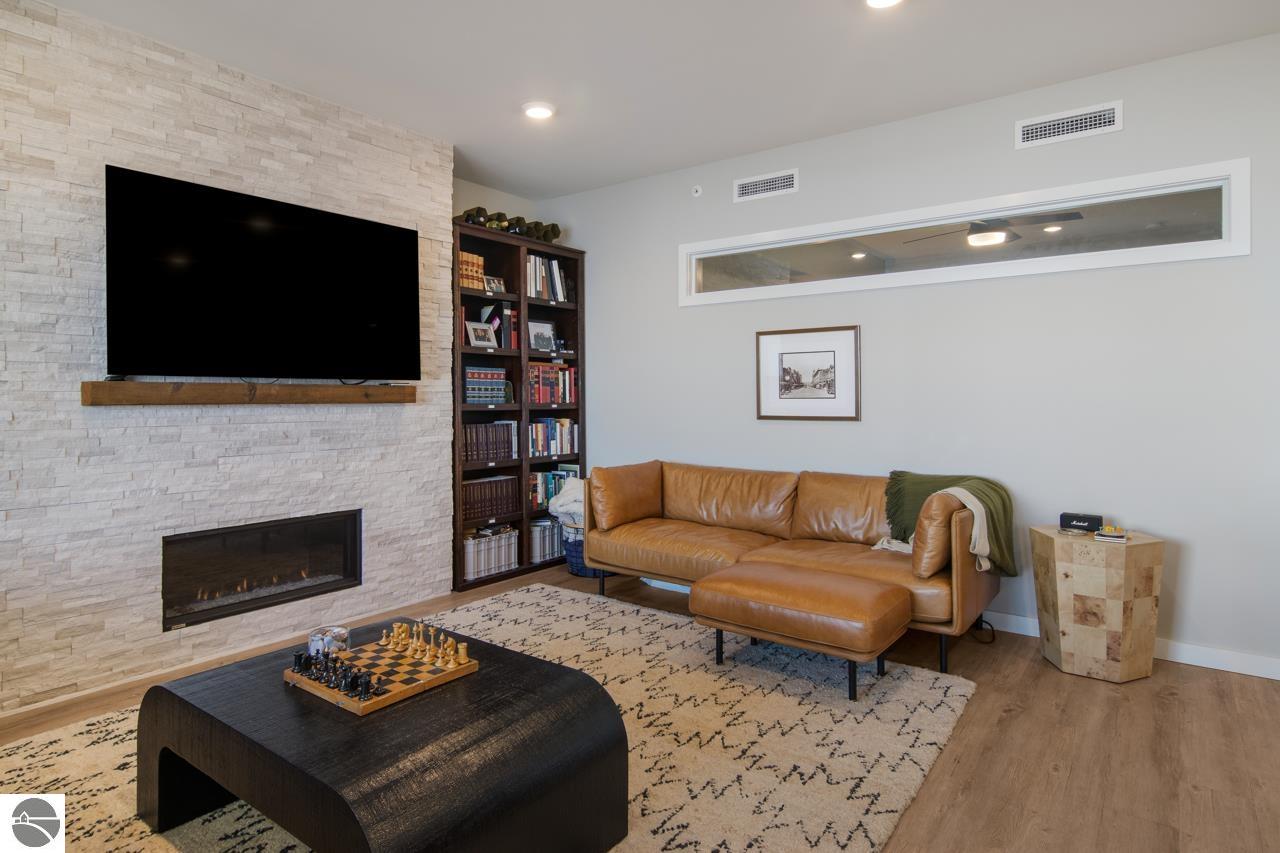 225 E Seventeenth Street # B Unit: 2 - B