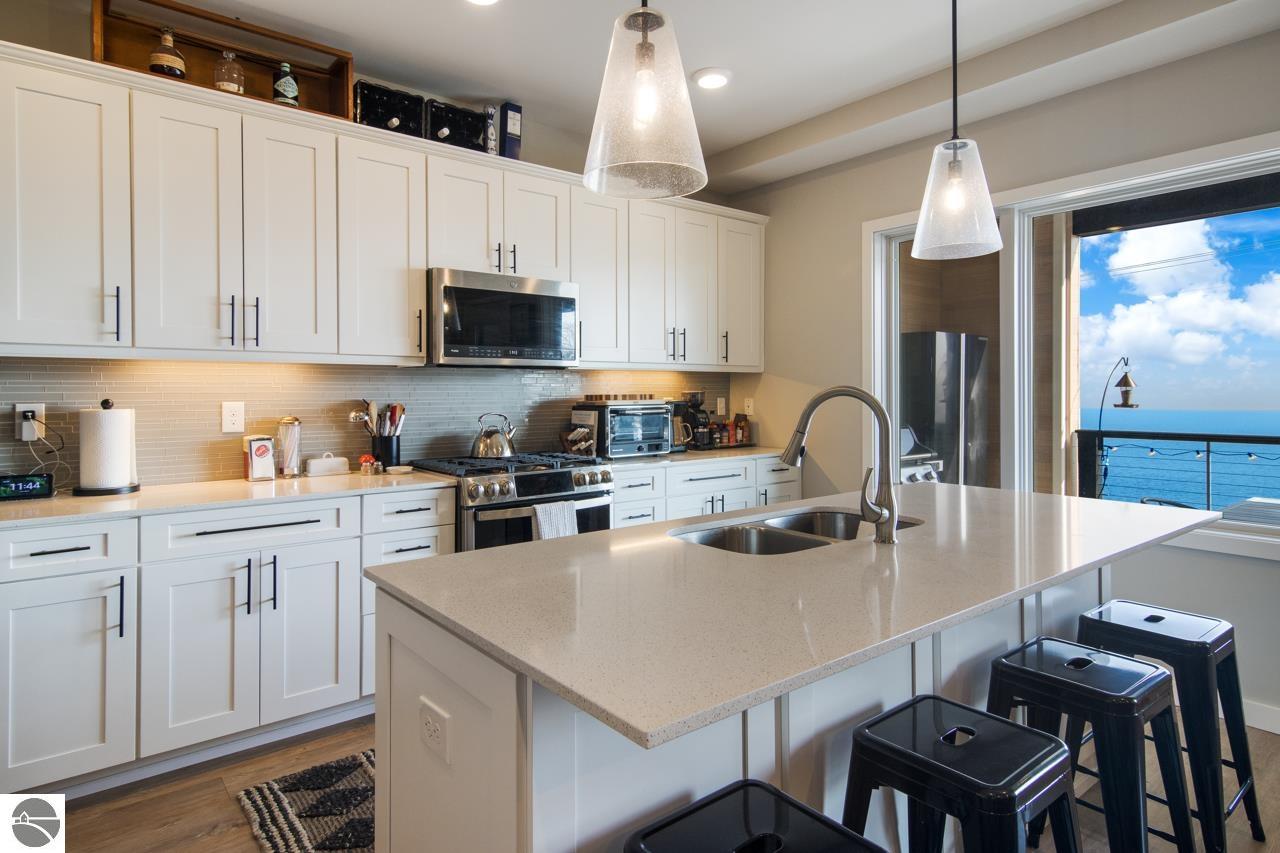 225 E Seventeenth Street # B Unit: 2 - B