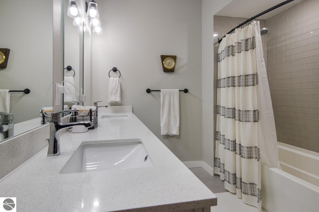 225 E Seventeenth Street # B Unit: 2 - B