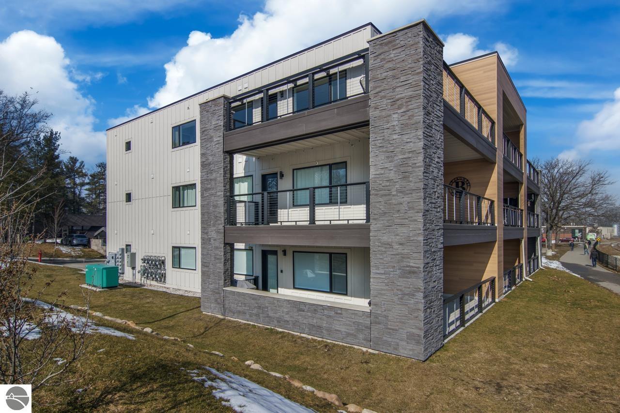 225 E Seventeenth Street # B Unit: 2 - B