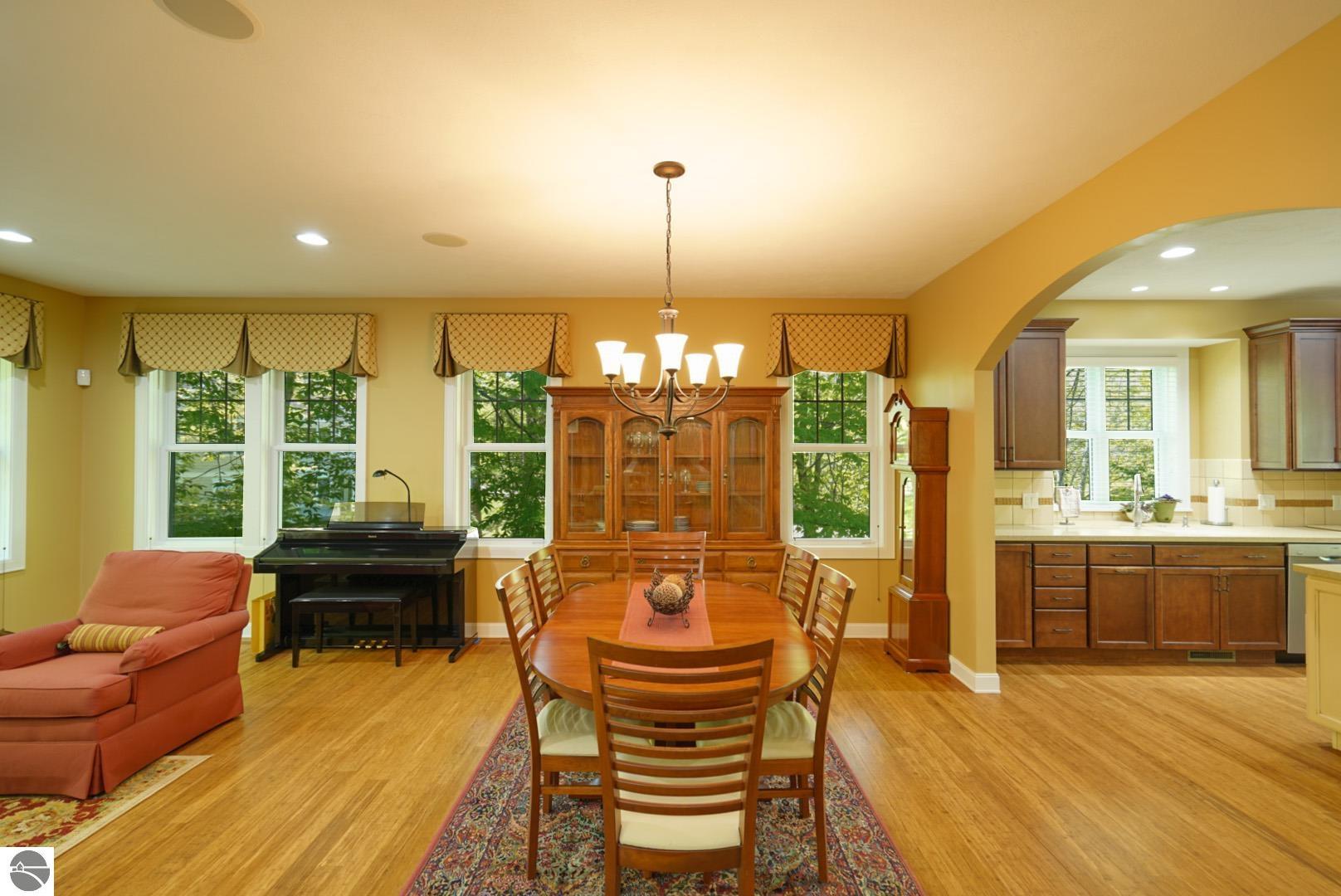 437 Summerwood