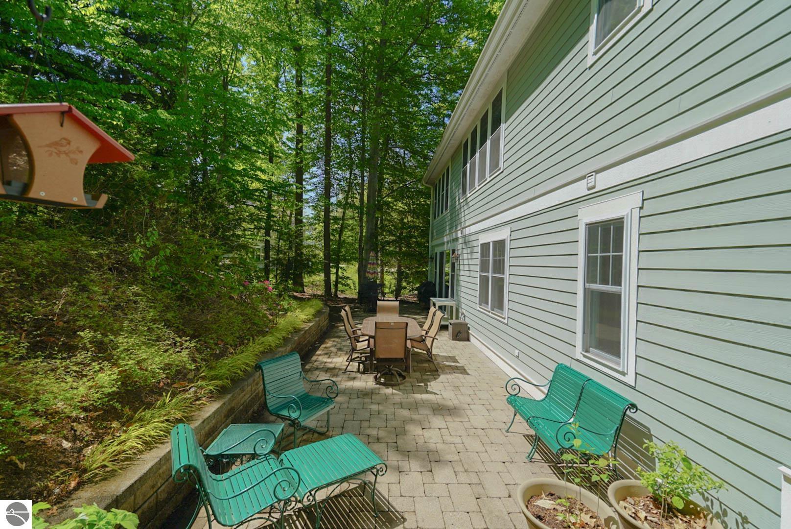 437 Summerwood