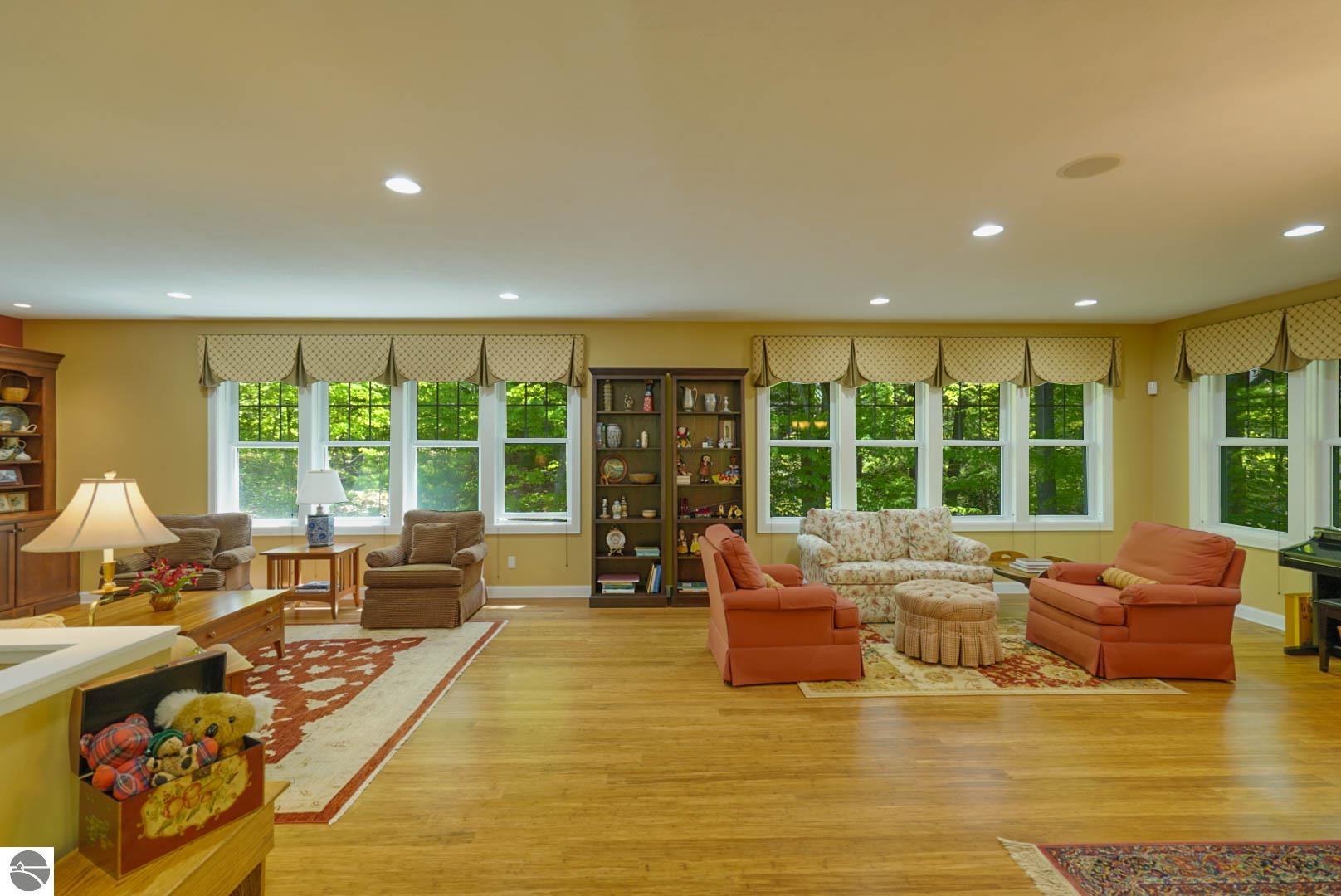 437 Summerwood