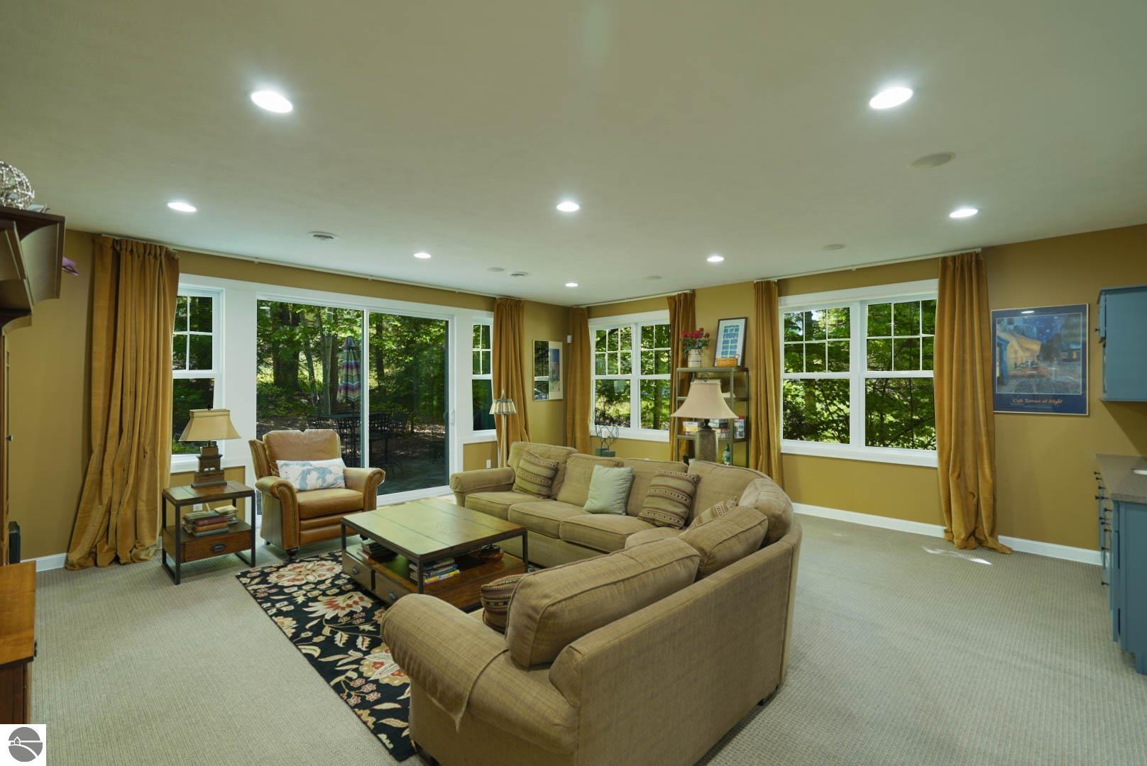 437 Summerwood