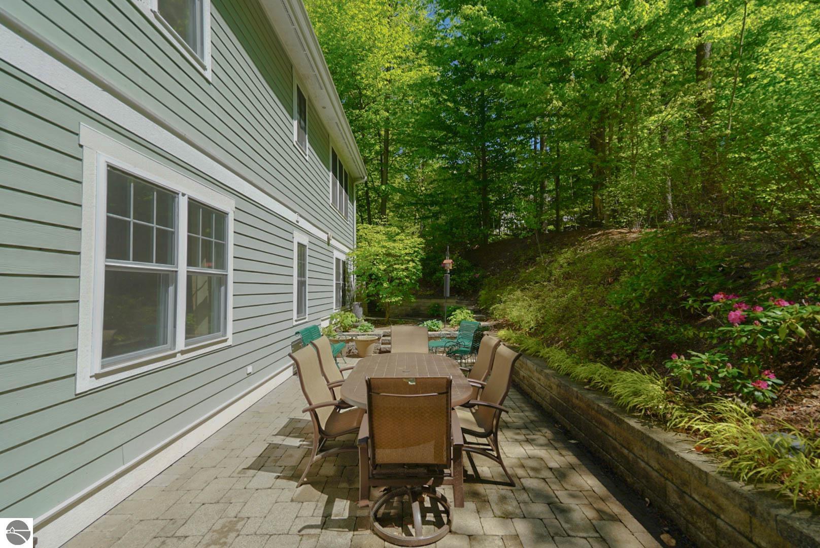 437 Summerwood