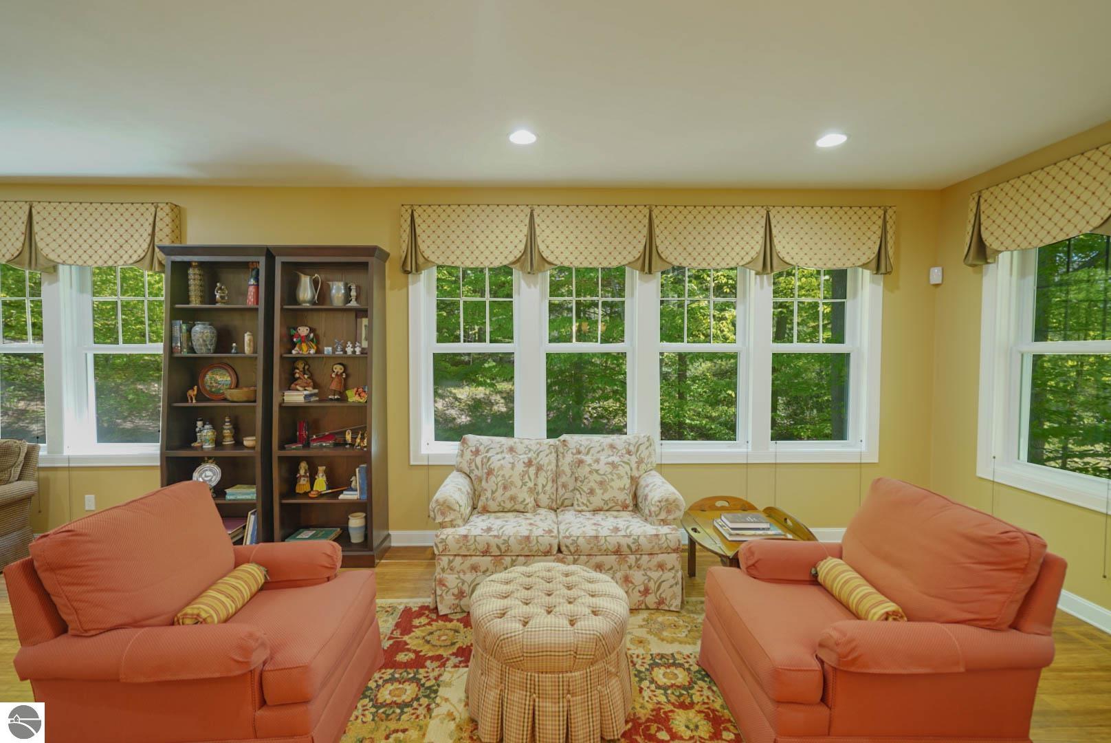 437 Summerwood