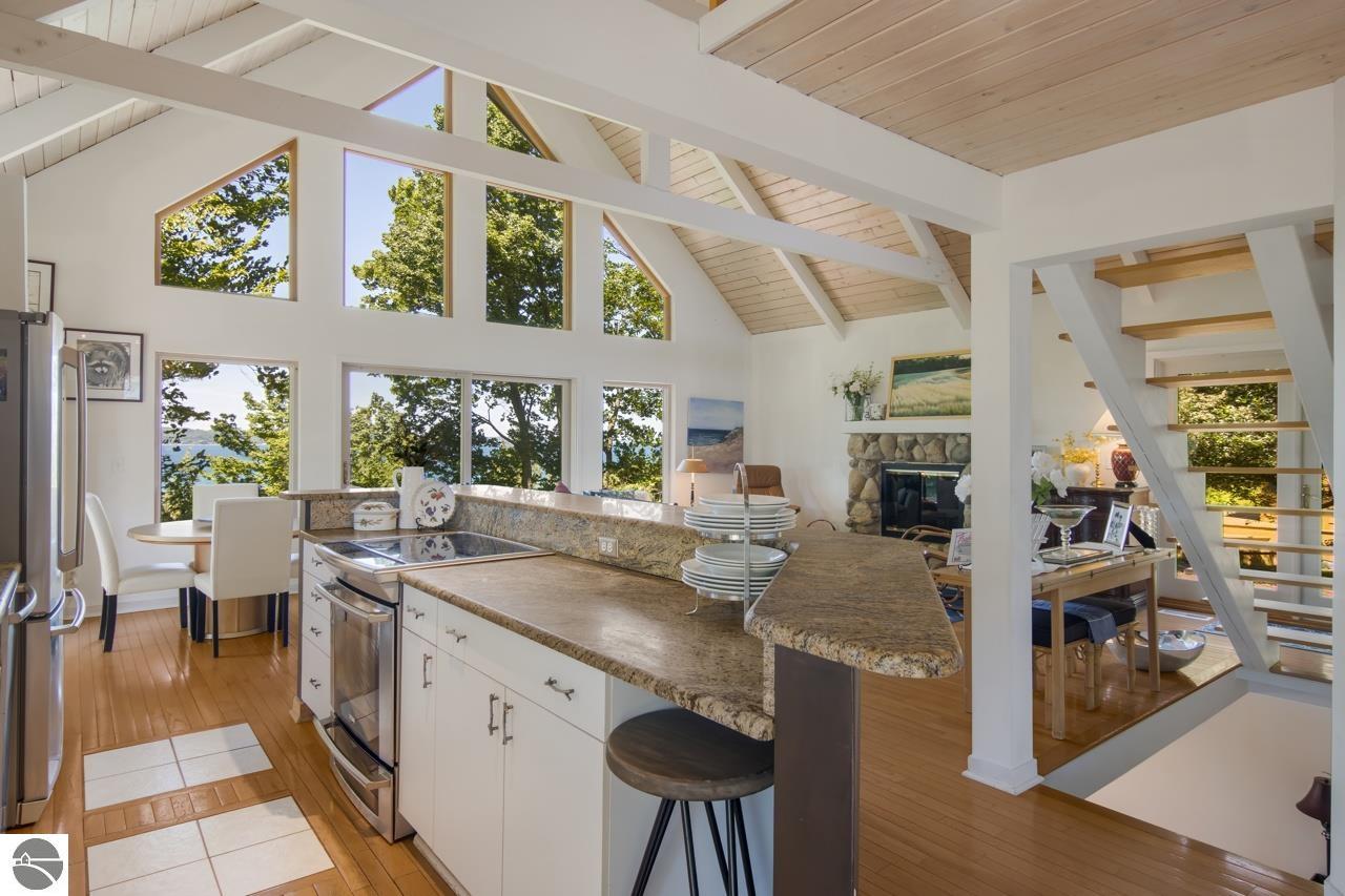 8639 Woodridge Drive