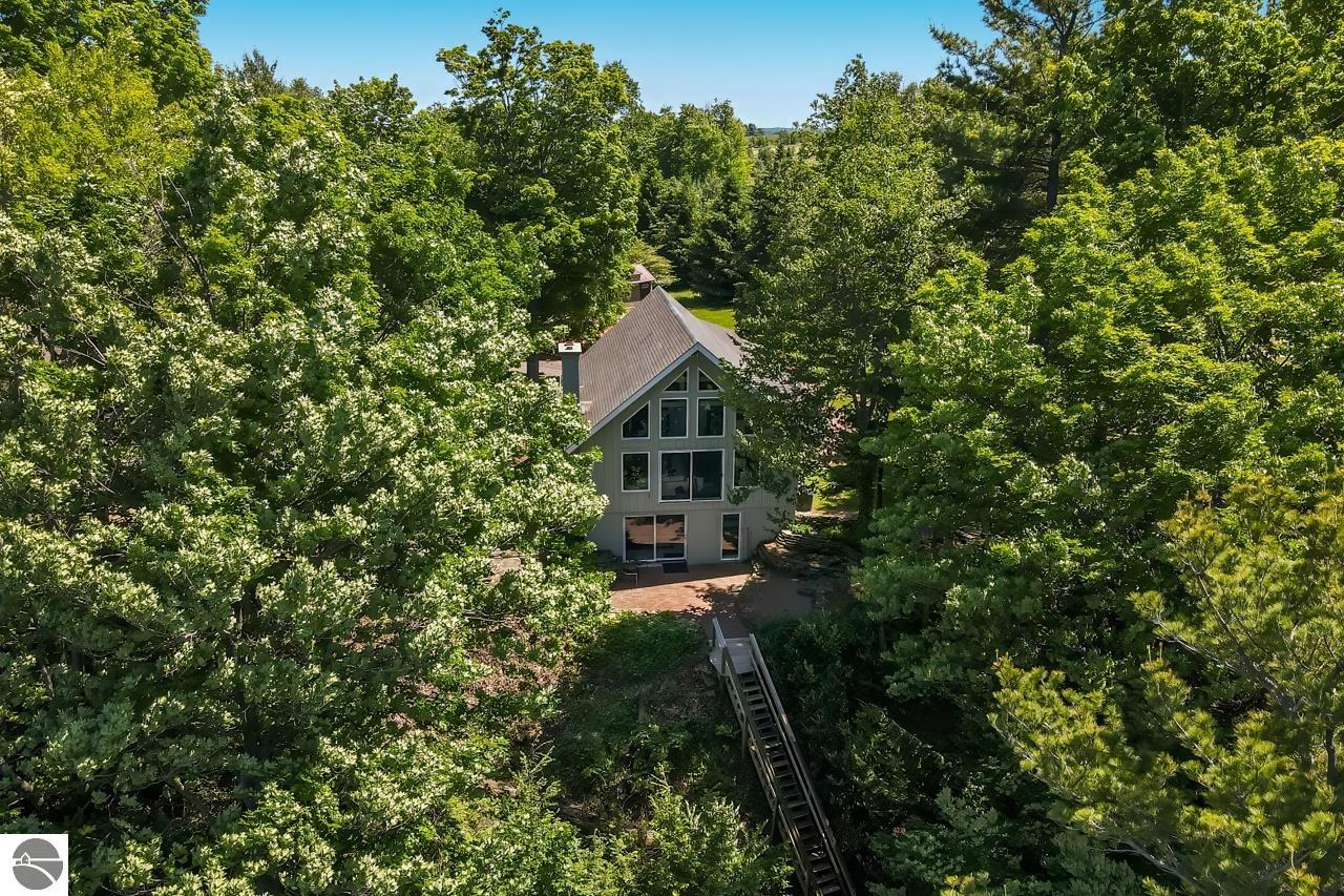 8639 Woodridge Drive