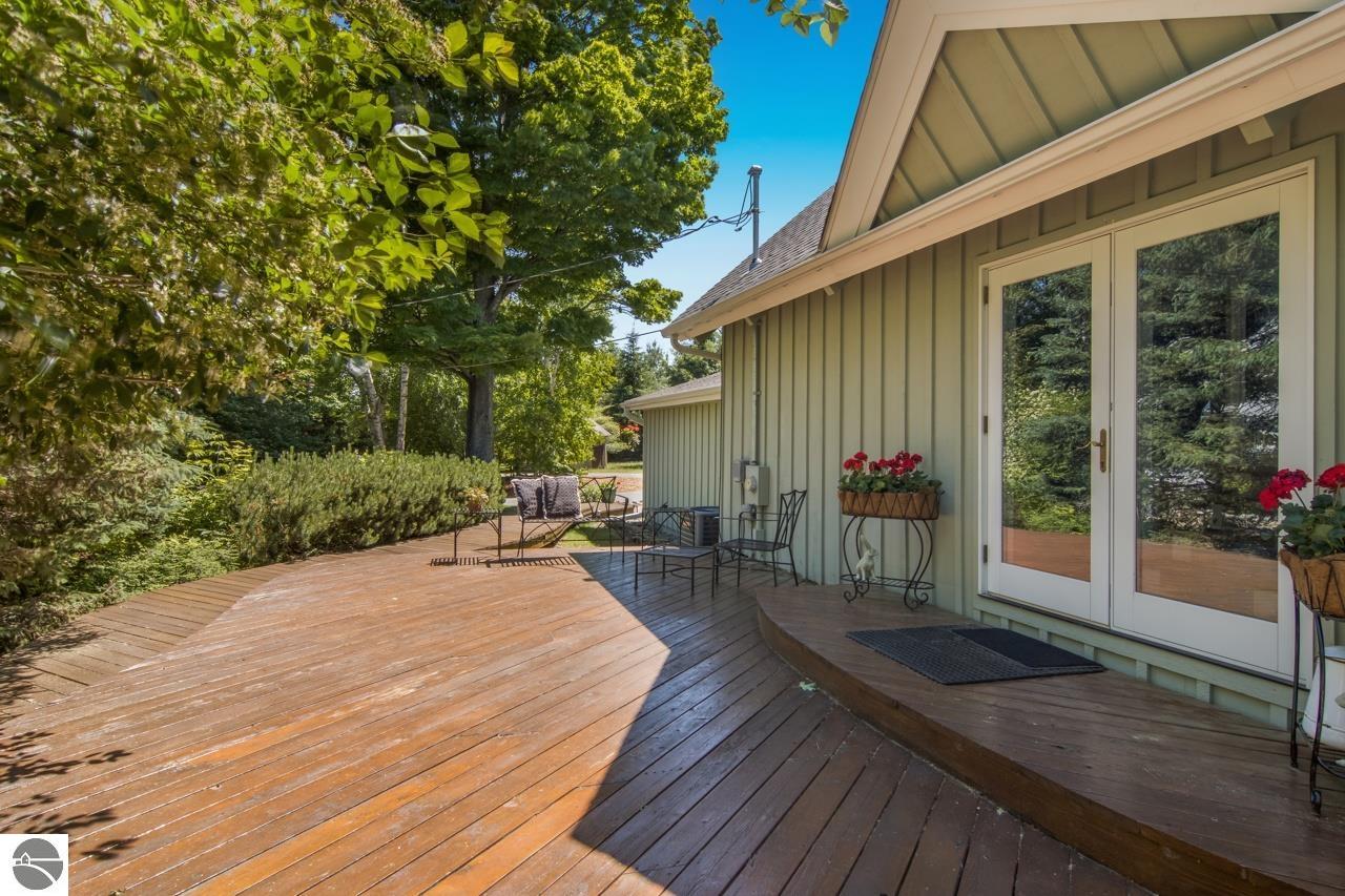 8639 Woodridge Drive