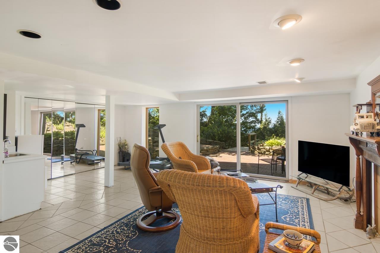 8639 Woodridge Drive