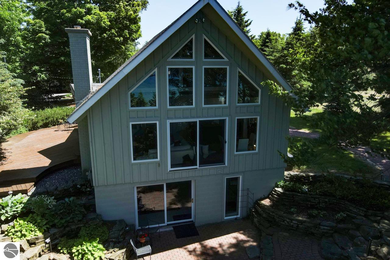 8639 Woodridge Drive