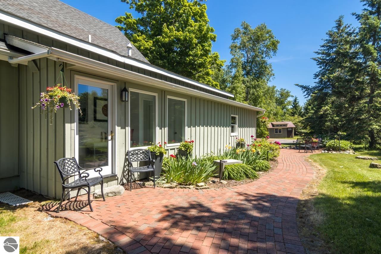 8639 Woodridge Drive