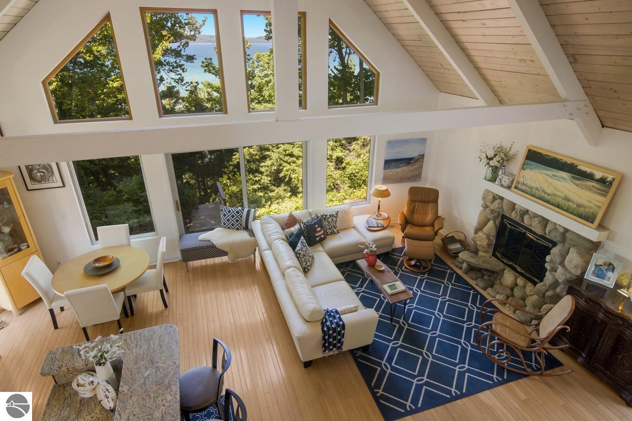 8639 Woodridge Drive