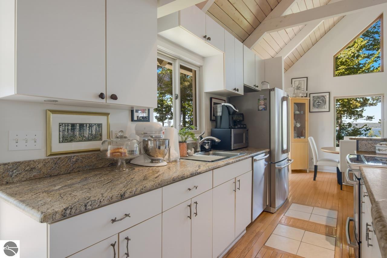 8639 Woodridge Drive