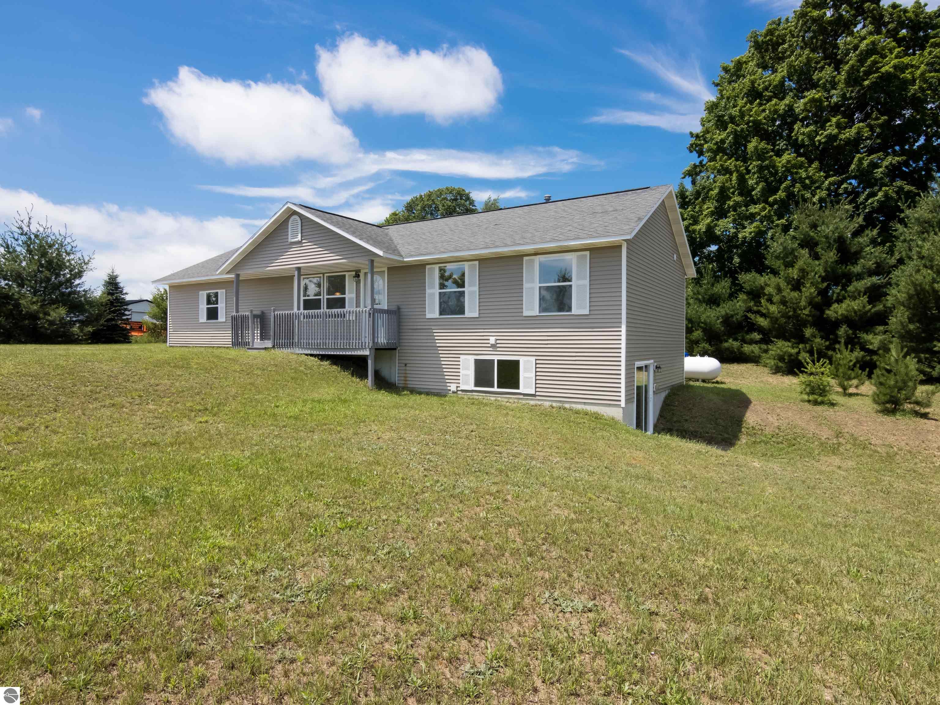 8394 King Arthurs Court