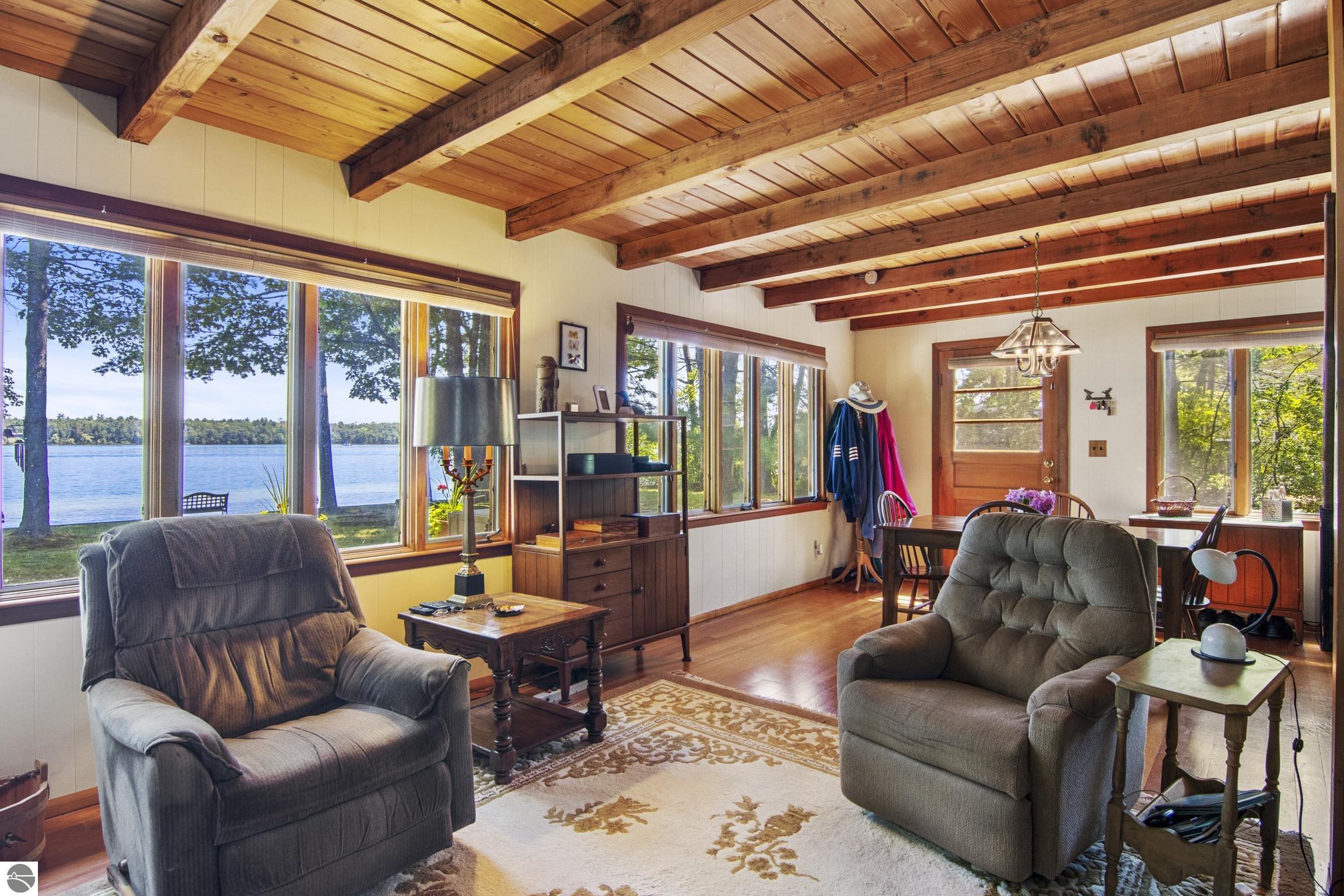 4259 Lakeview Drive