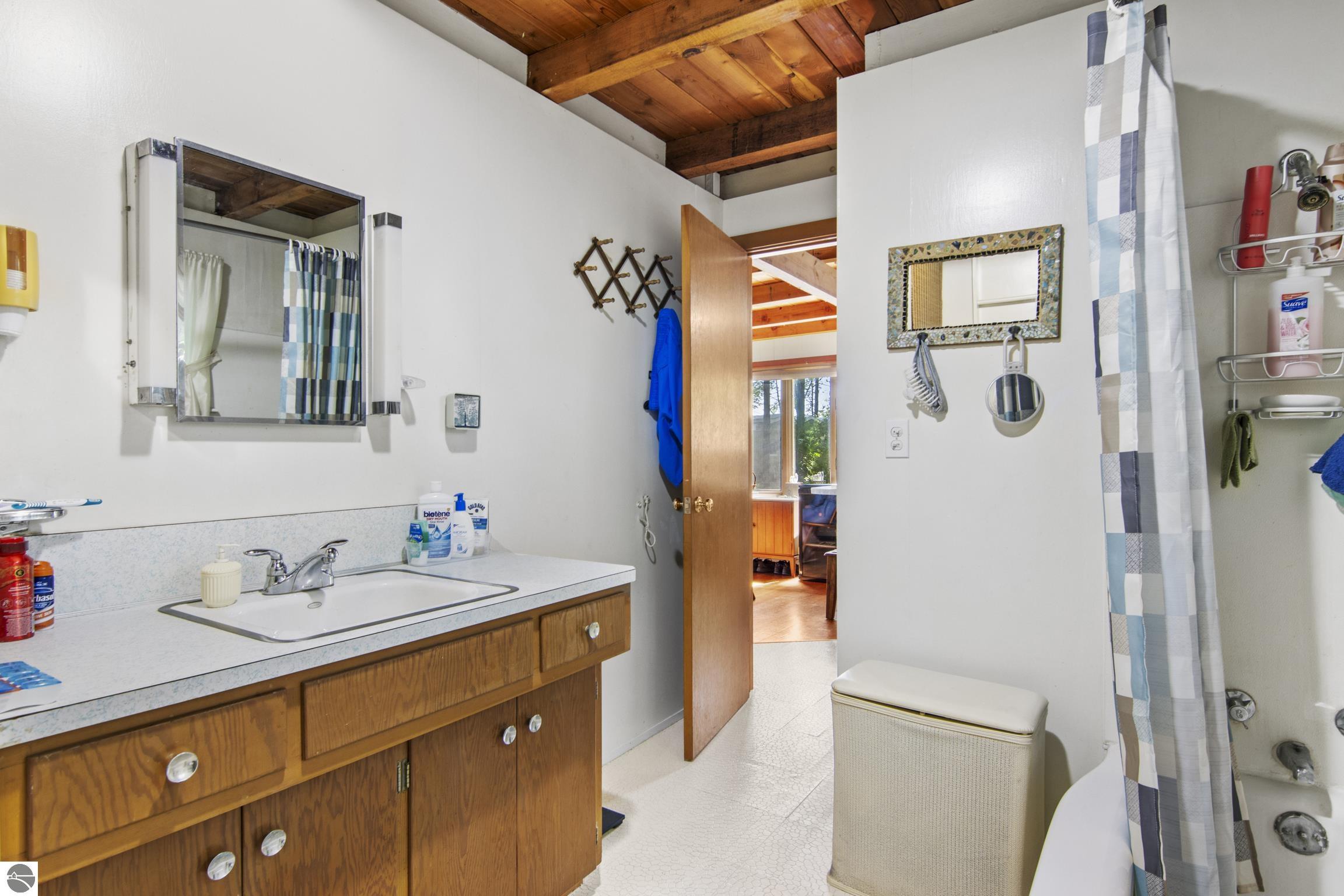 4259 Lakeview Drive