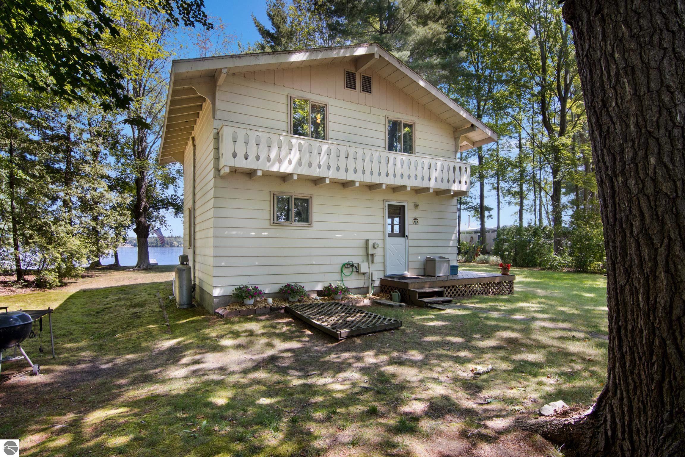 4259 Lakeview Drive