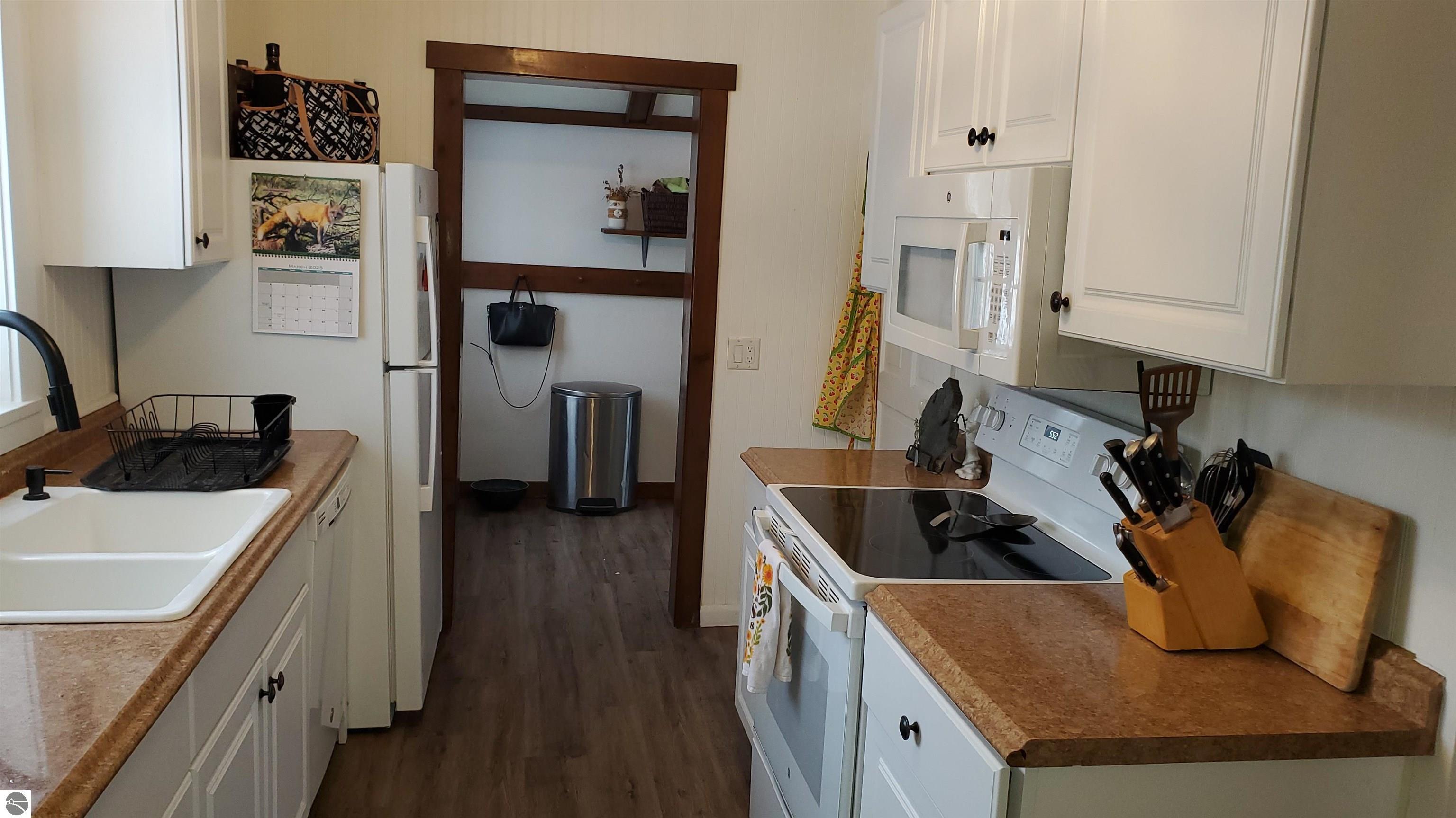 9321 Tillotson