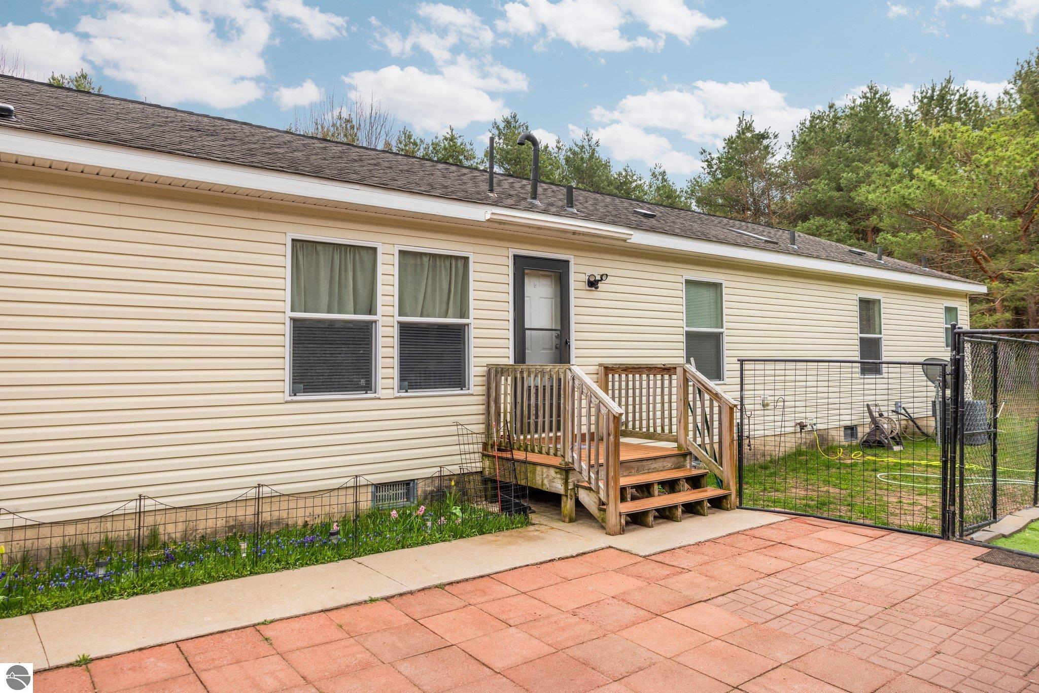 898 Leya Lane