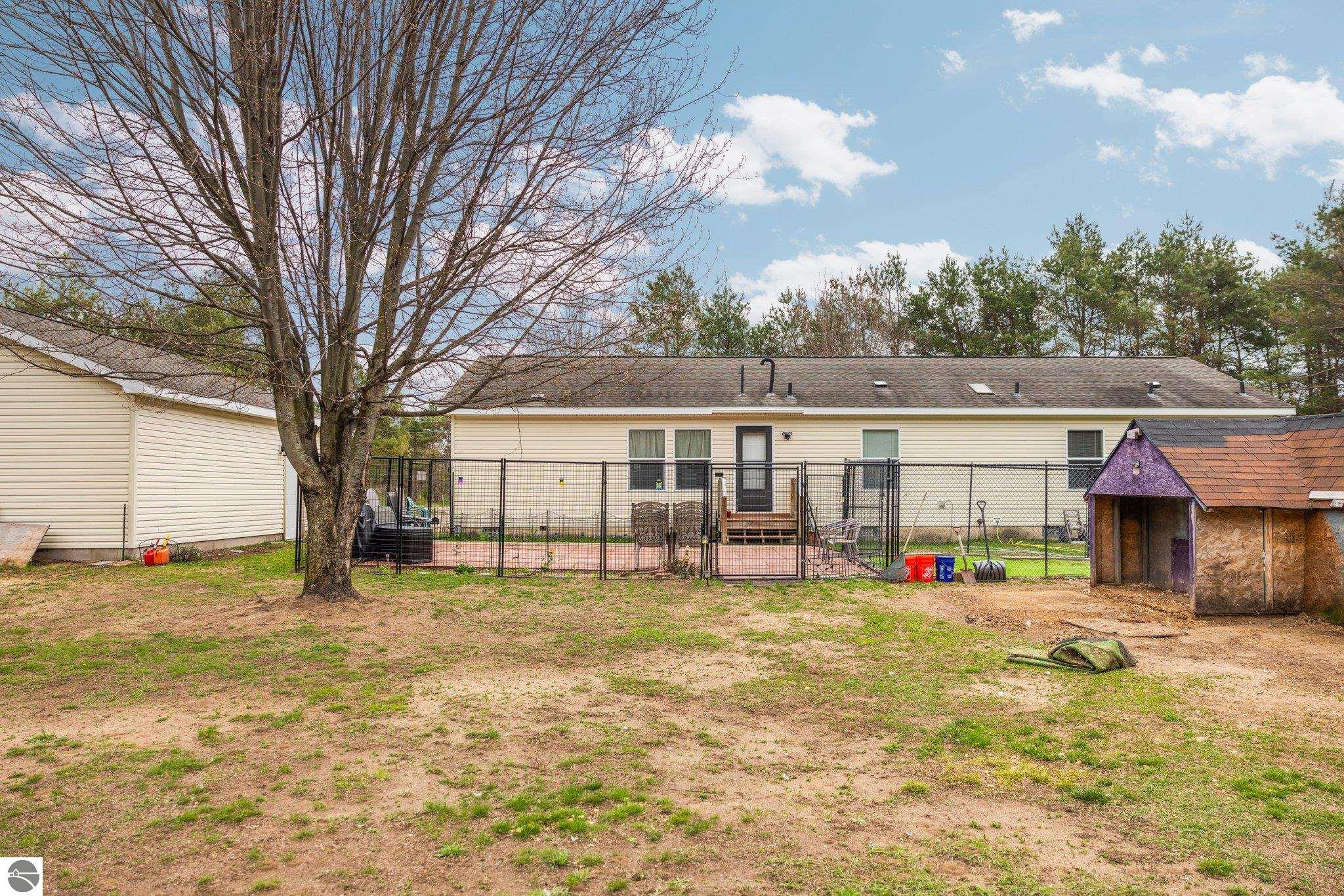 898 Leya Lane