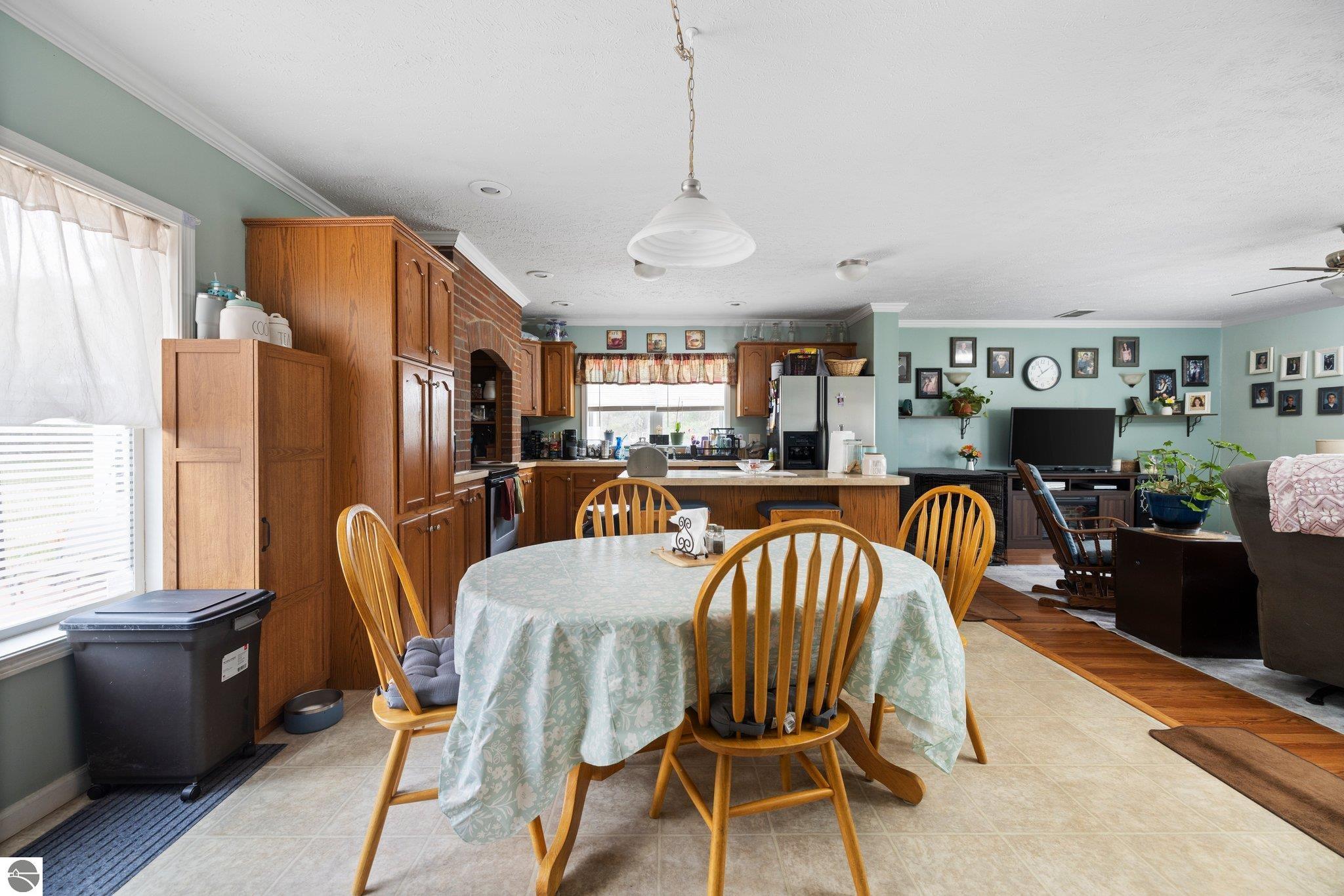 898 Leya Lane