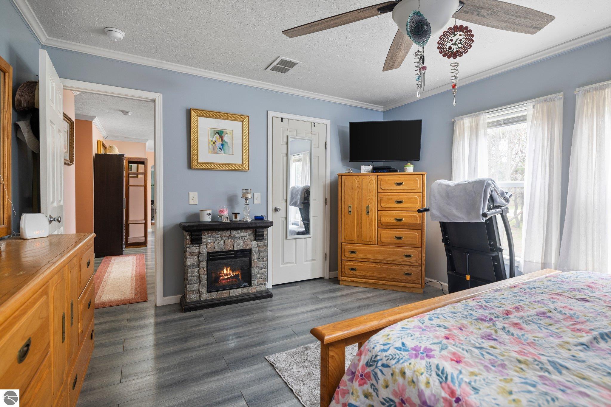 898 Leya Lane