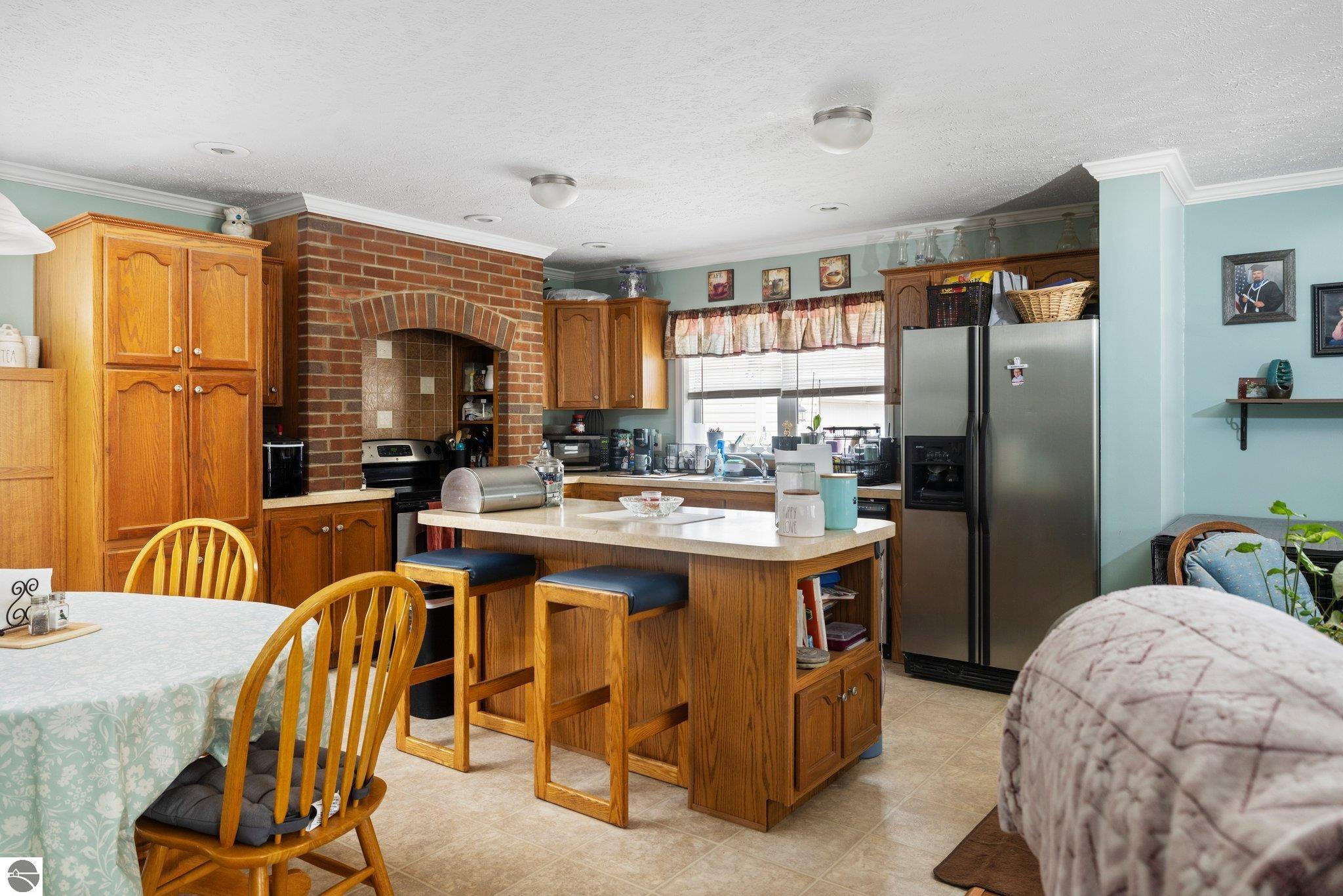 898 Leya Lane