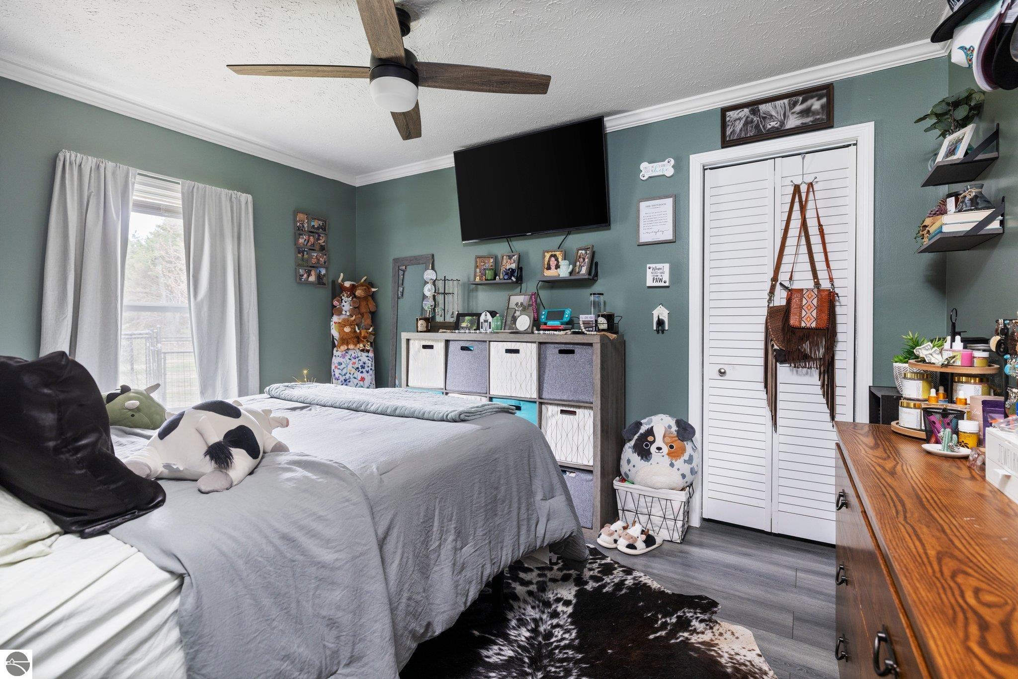 898 Leya Lane