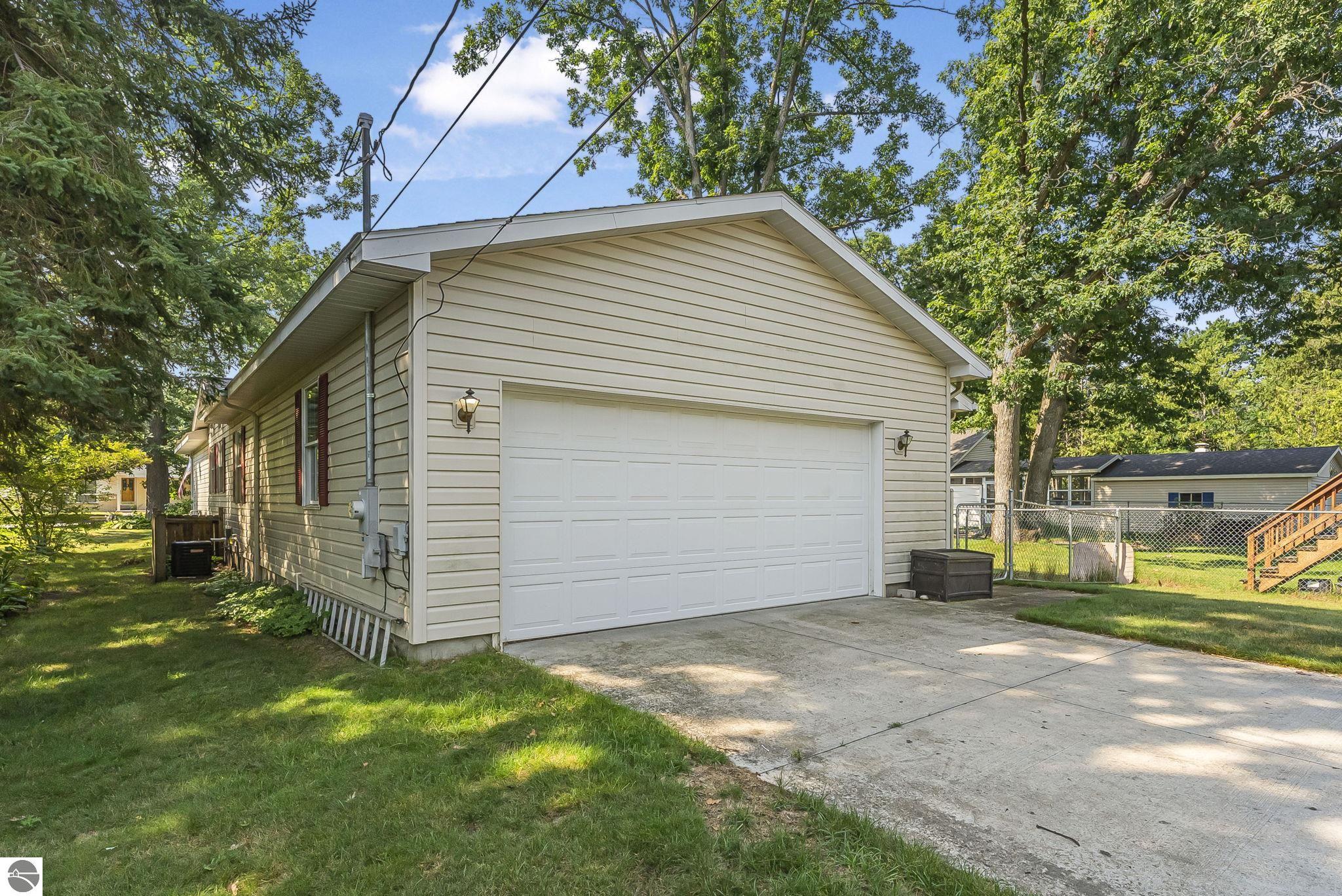 214 W Sixteenth Street