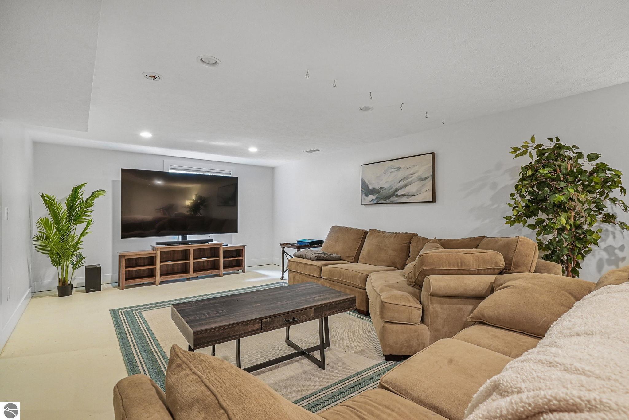 8122 Bay East Court