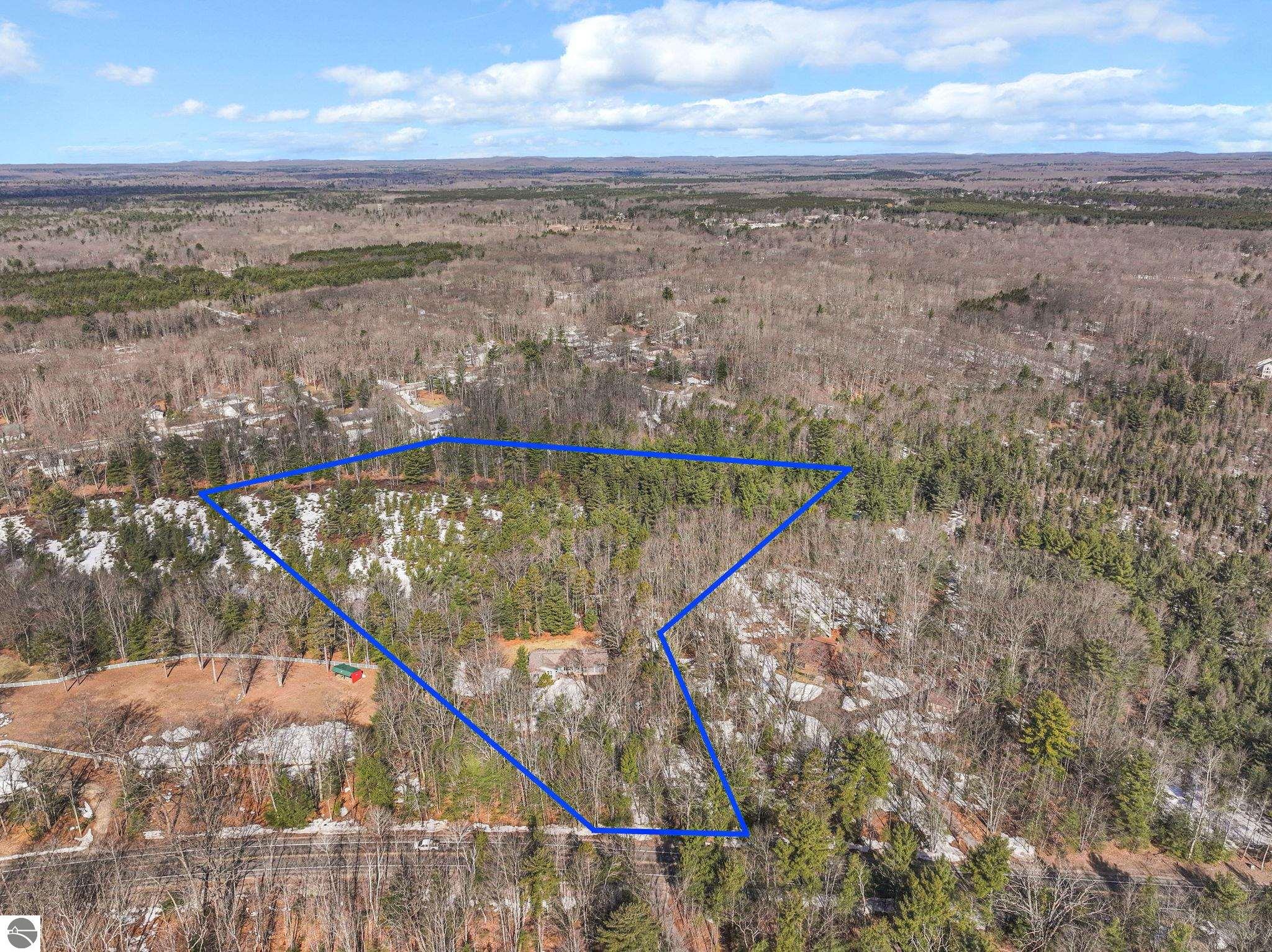 793 W Long Lake Road