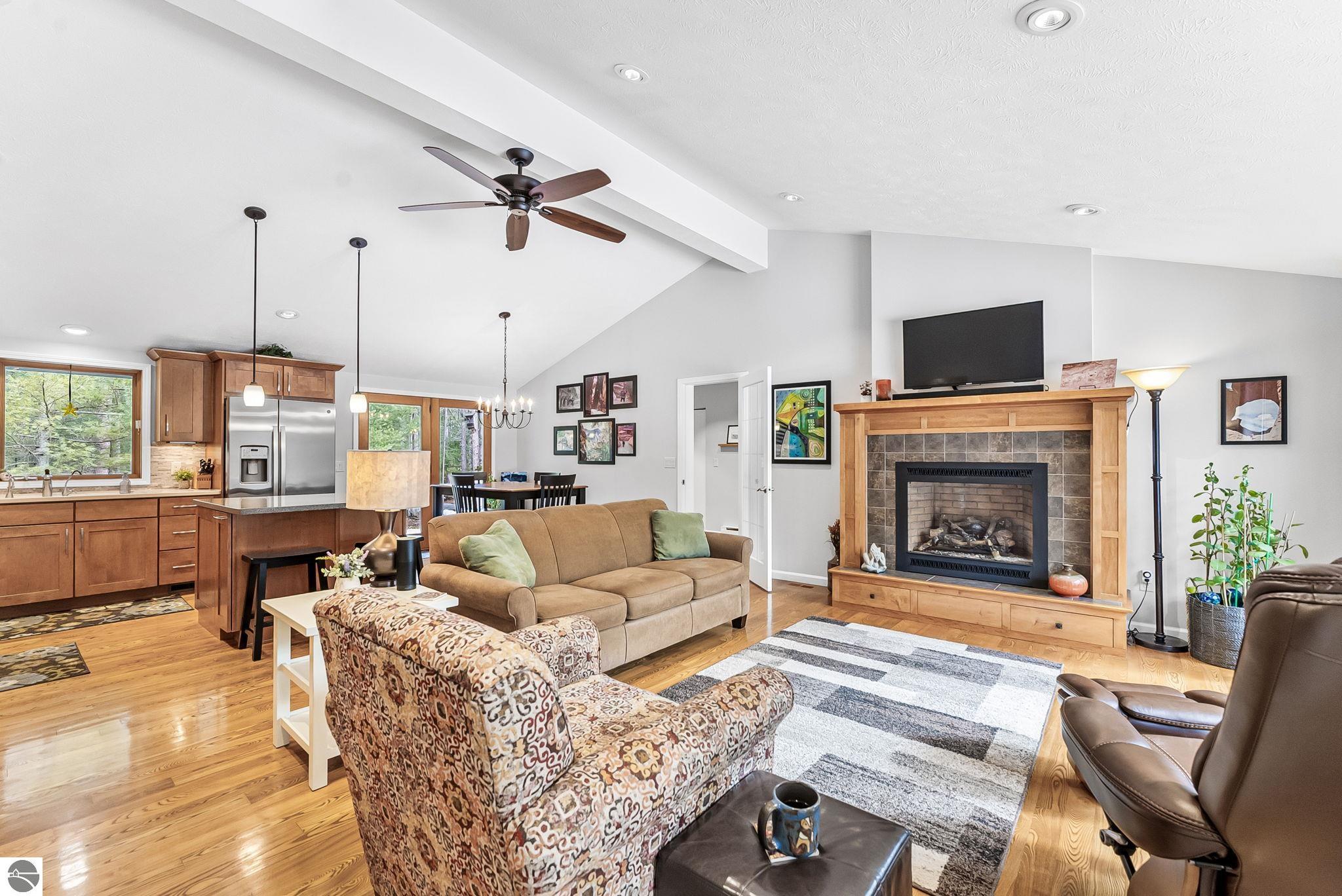 793 W Long Lake Road