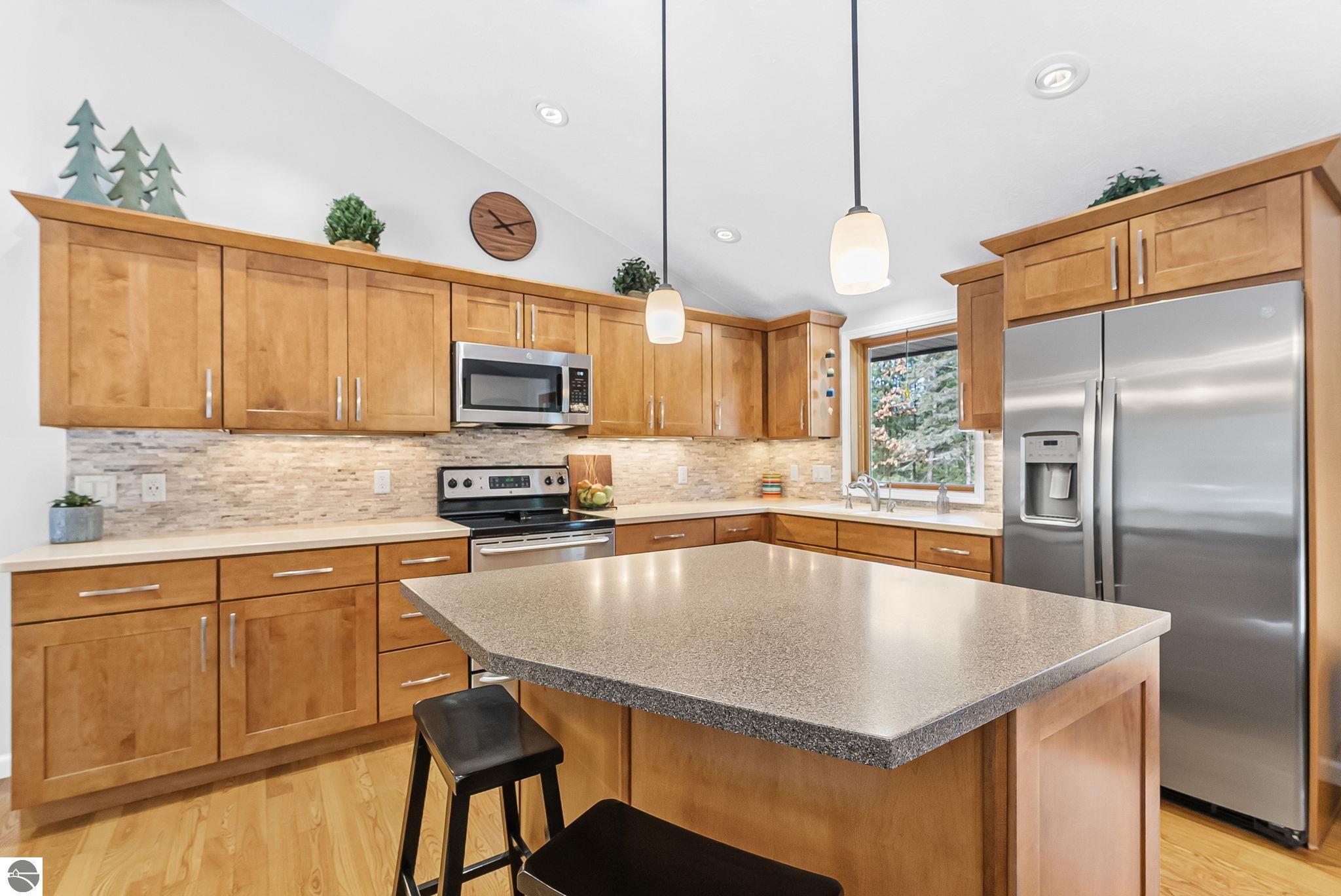 793 W Long Lake Road