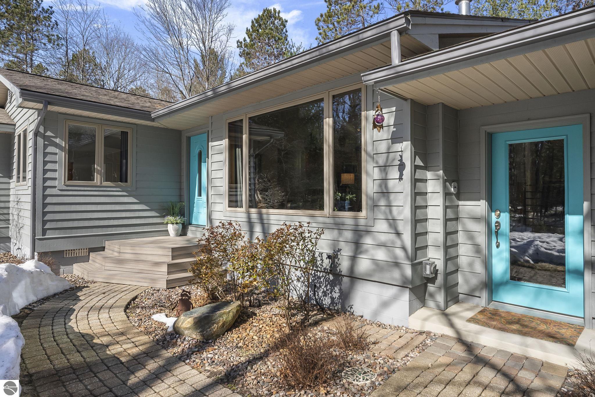 793 W Long Lake Road