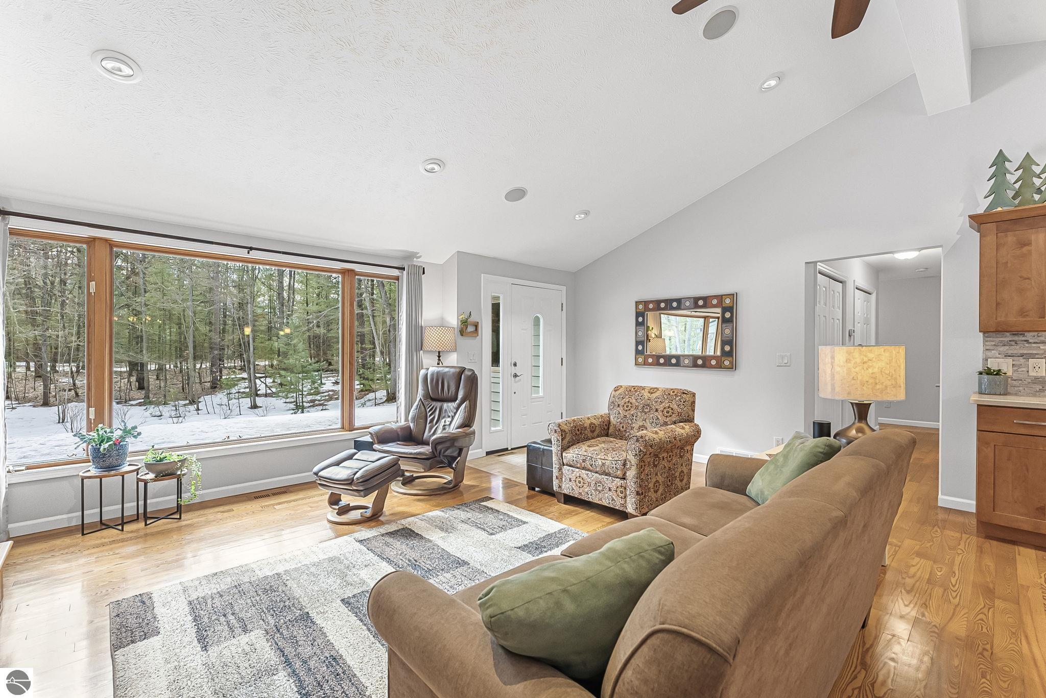 793 W Long Lake Road