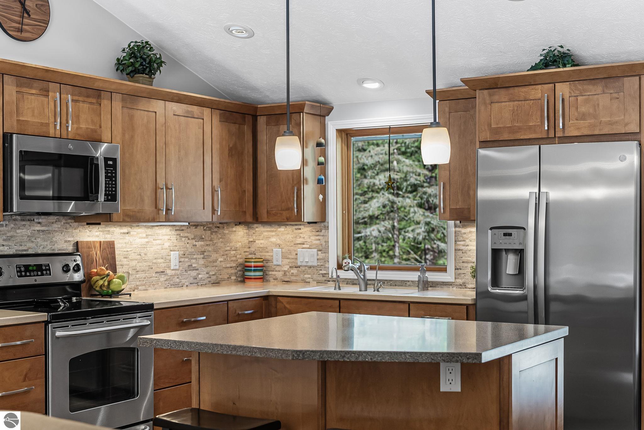 793 W Long Lake Road