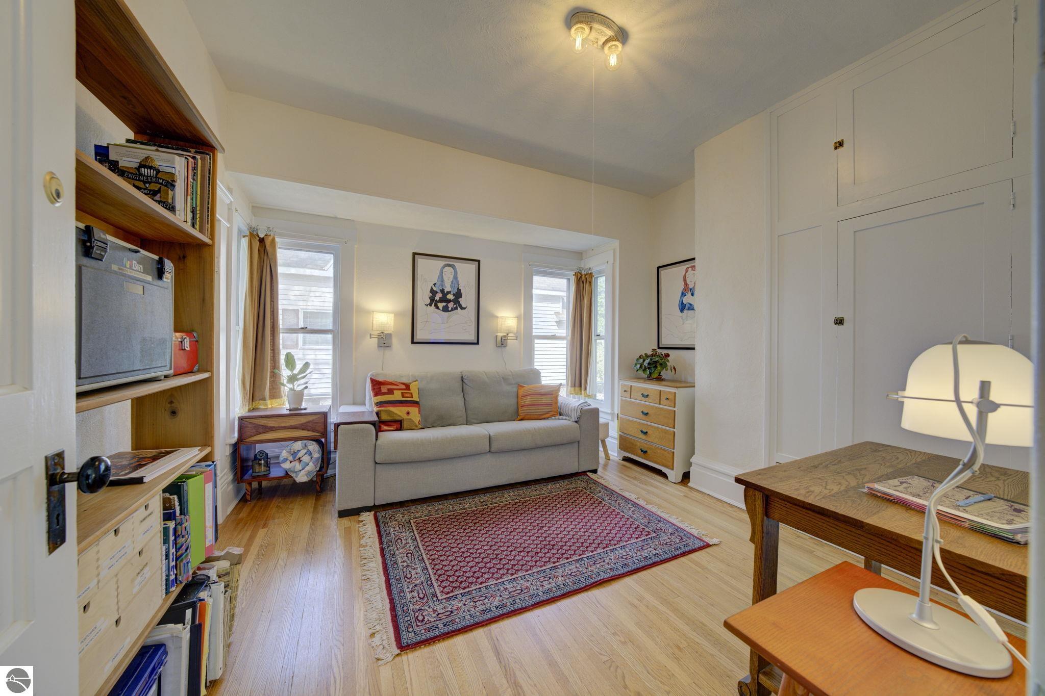 215 W Twelfth Street