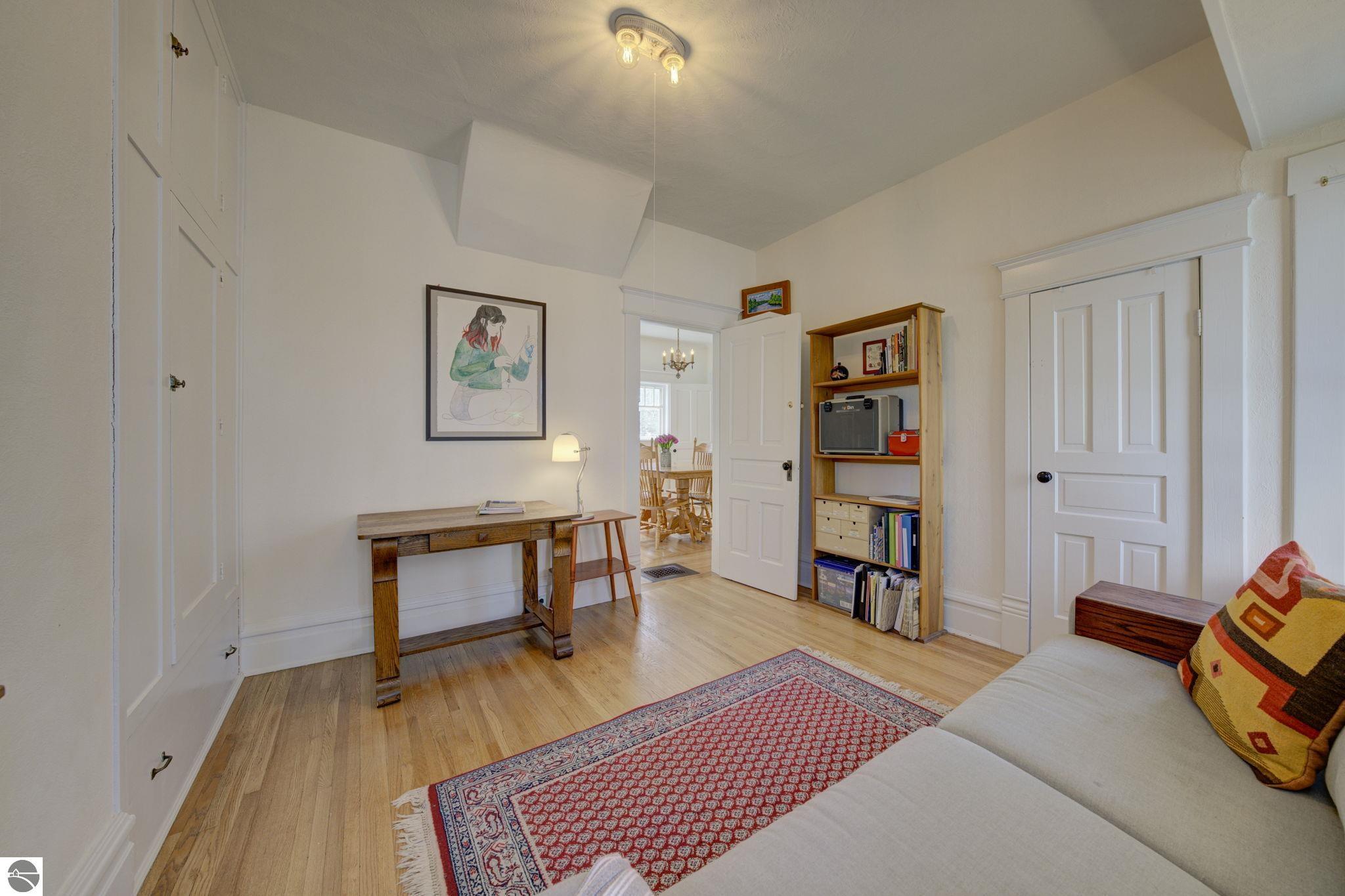 215 W Twelfth Street